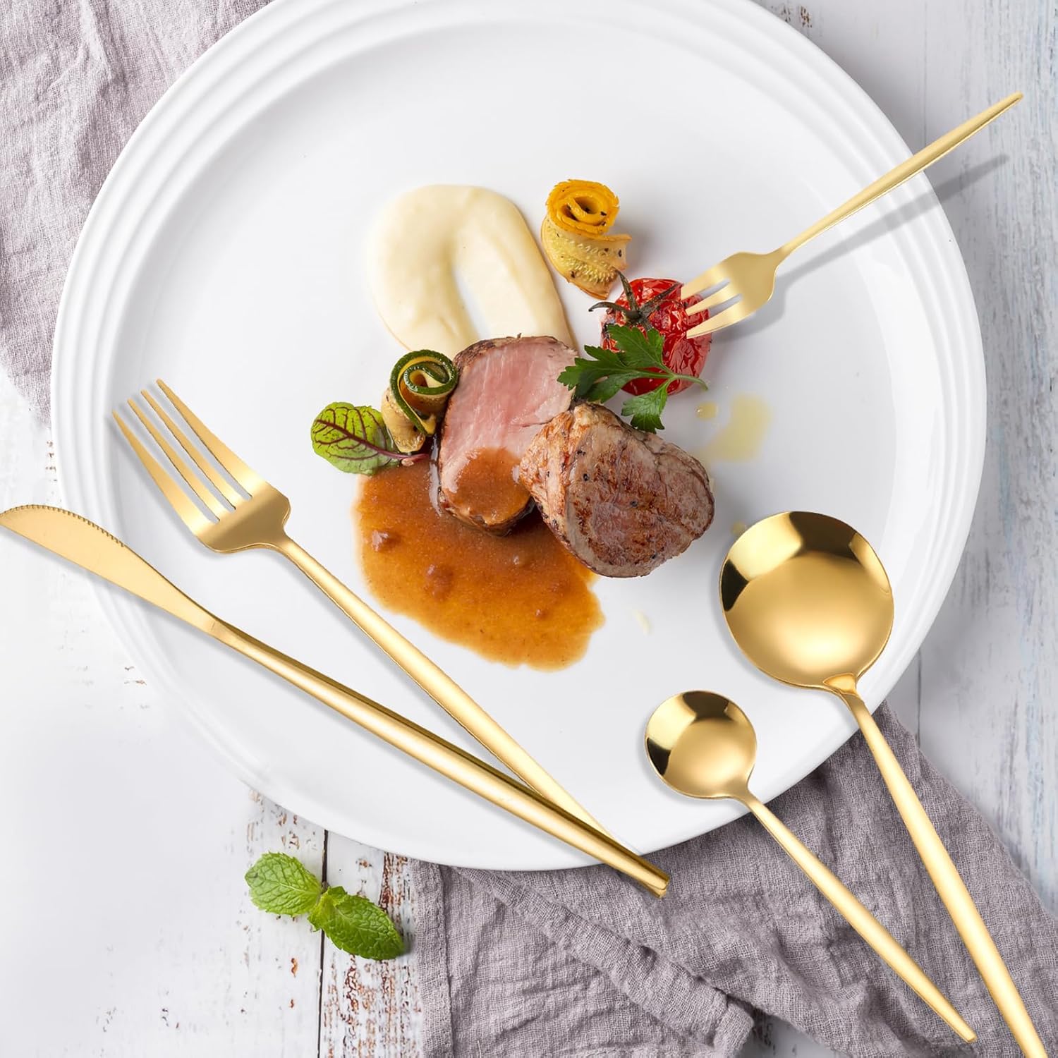 90-Piece Gold Silverware Set - Stainless Steel Gold Flatware Cutlery Set Gold Serving Utensils Set Includes Spoons, Forks, Knives, Teaspoons, Salad Forks 18 Each