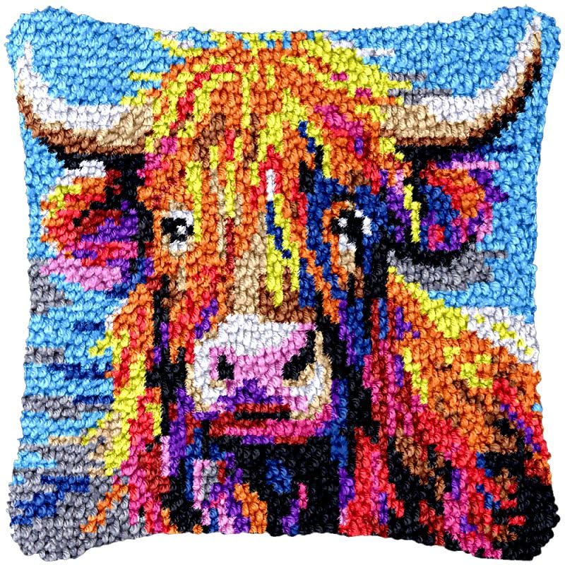 Highland Cow Latch Hook Kits Pillow DIY Rug Crochet Hook Cushion Making Kits Preprinted Pattern Canvas DIY Handmade Rug Pillow Hooking Kits for Christmas Decoration43x43cm