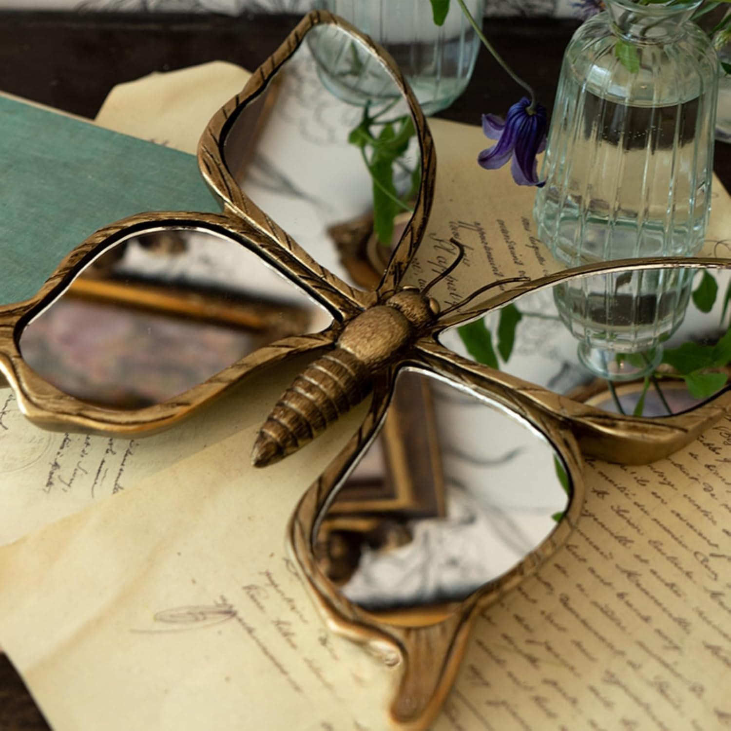 Gold Butterfly Wall Decoration Hanging Mirror, Vintage Butterfly Resin Creative Wall Accessoires for Tabletop,Shelf,Office,Home,Living Room,Dining Room Decor