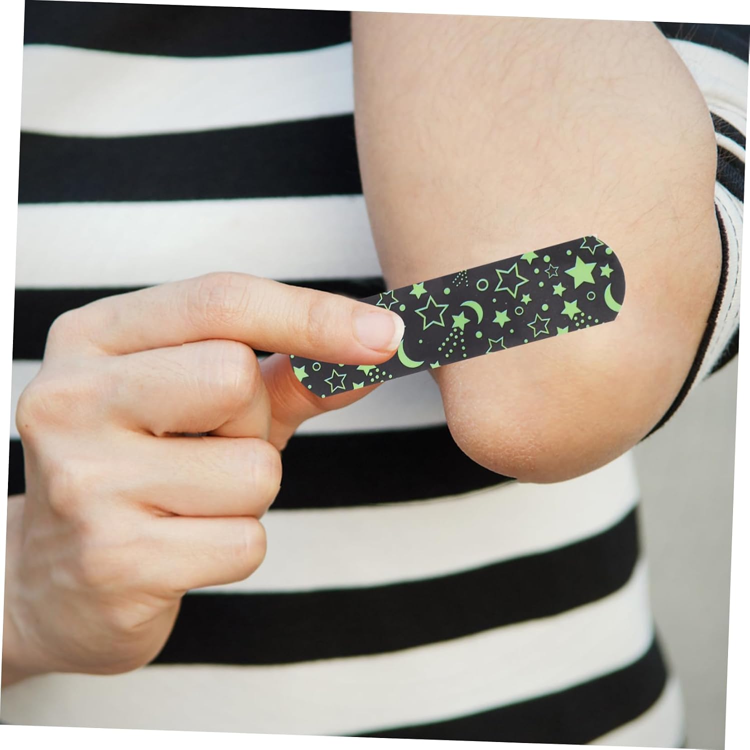 100pcs Injured Stickers for Boys and Girls Dark Wound Bandages Cartoon Wound Patches Portable Care for Outdoor