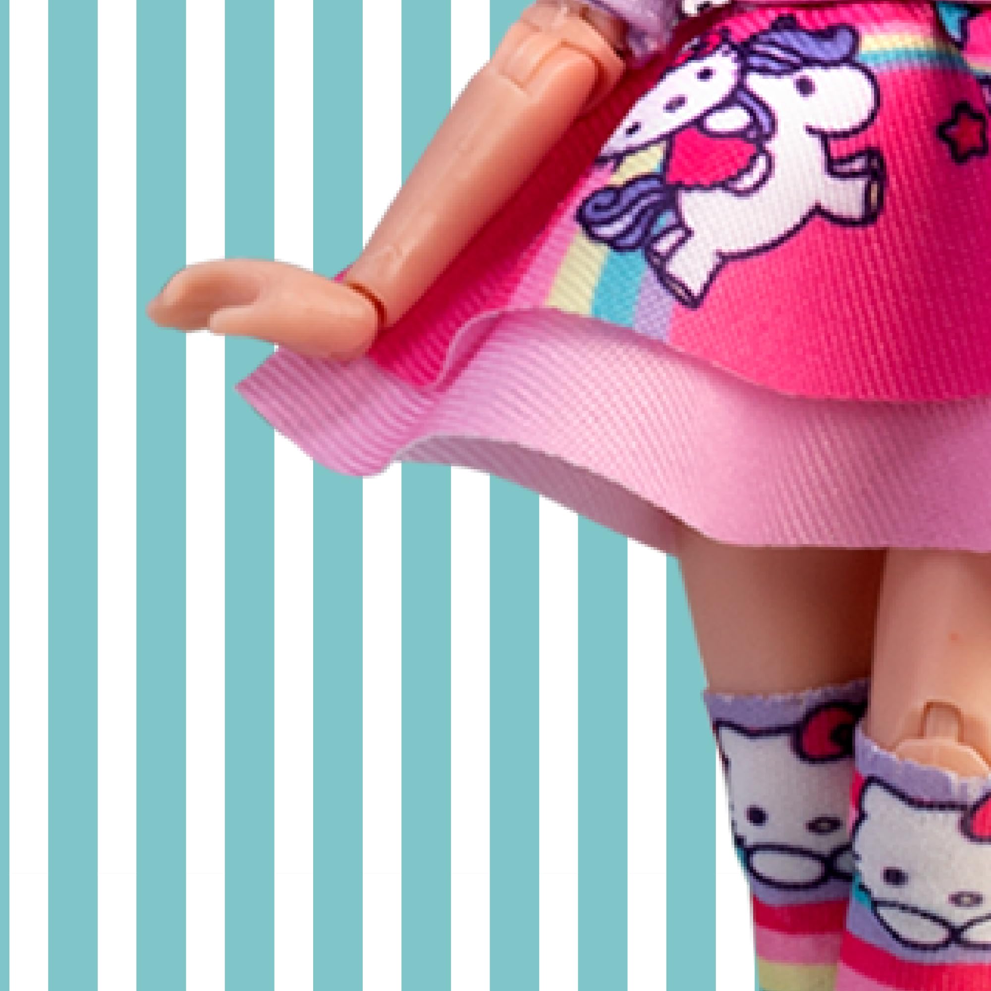4SF - Hello Kitty Manga Doll Candy Unicorn, Muñeca Fashion Japonesa con Looks a la Moda Manga, Figura de 19,5 cm con 15 Puntos de Articulación, Pelo Rubio, Accesorios Incluidos, Famosa (HKTF0400)