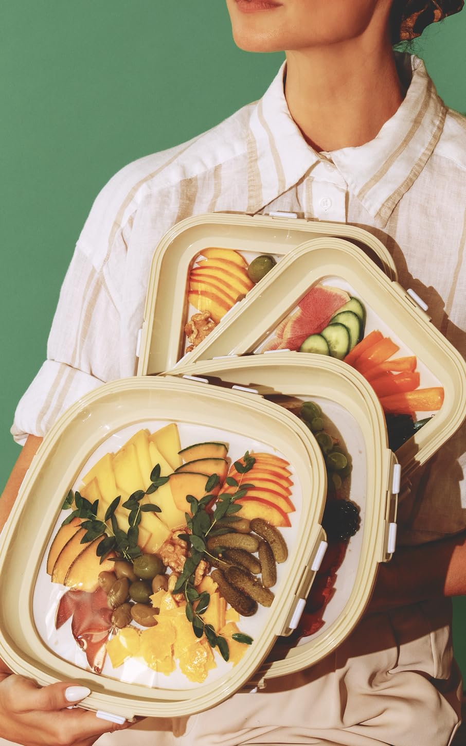 Crudités | Bandeja portátil para aperitivos | Pack de 4 cuadrados | Blanco crema | Envases para alimentos con tapa elástica reversible | Sin BPA, aptos para congelador y lavavajillas | Preparación de