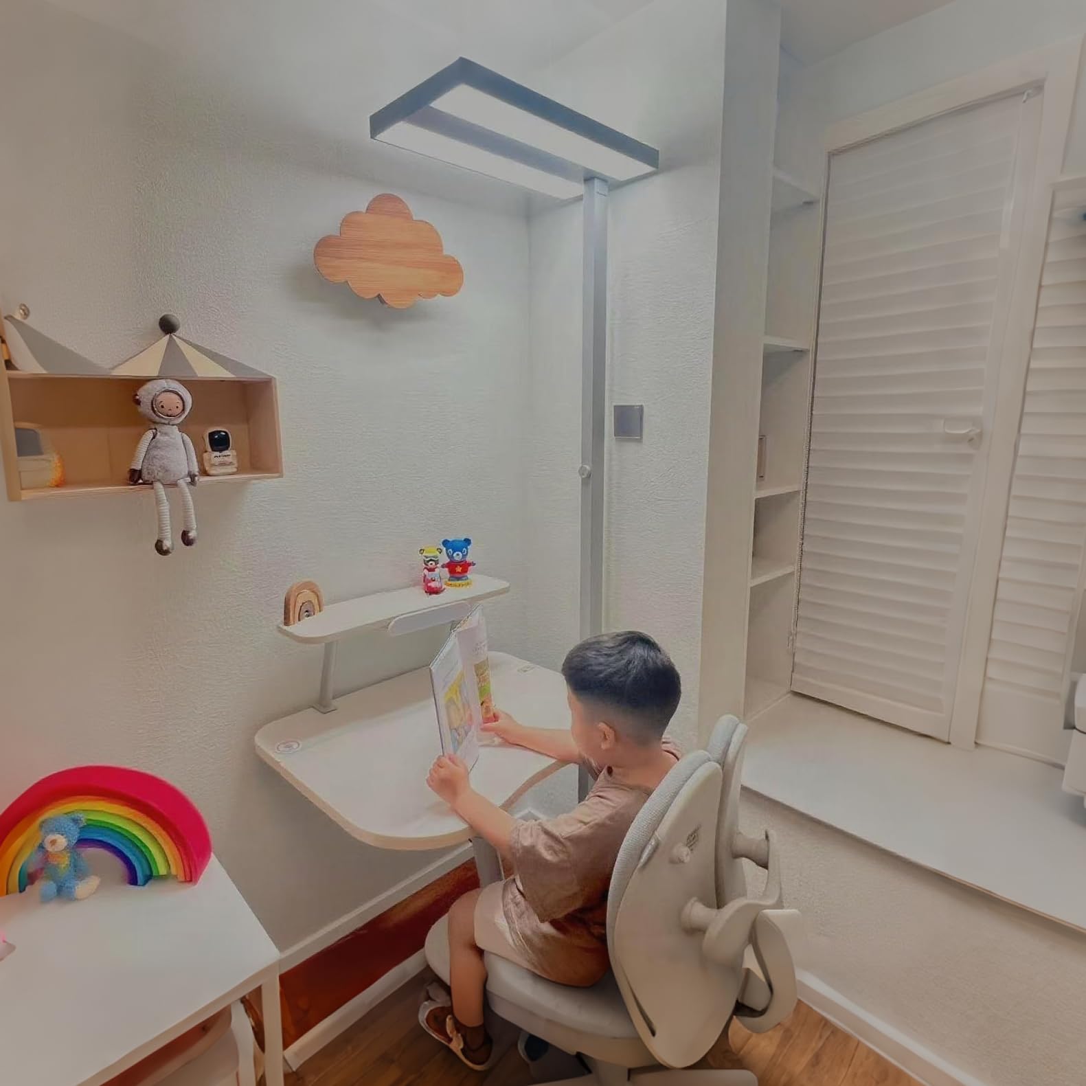 KZT Wolken Wandleuchte mit Stecker Schalter G9 LED Wandlampe aus Holz 3 Farben Einstellbar Nachttischlampe Kinderzimmer Nachtlichter Innen Wolkenlampe für Junge Mädchen Schlafzimmer Wohnzimmer