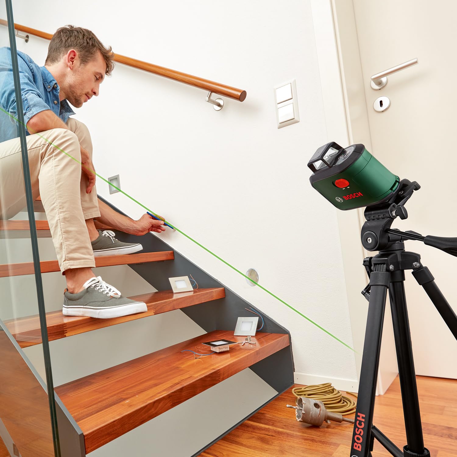 Bosch treppiede premium TT 150 (altezza regolabile di 55-157 cm per posizionamento rapido e flessibile di livelle laser multifunzione, in cartone)