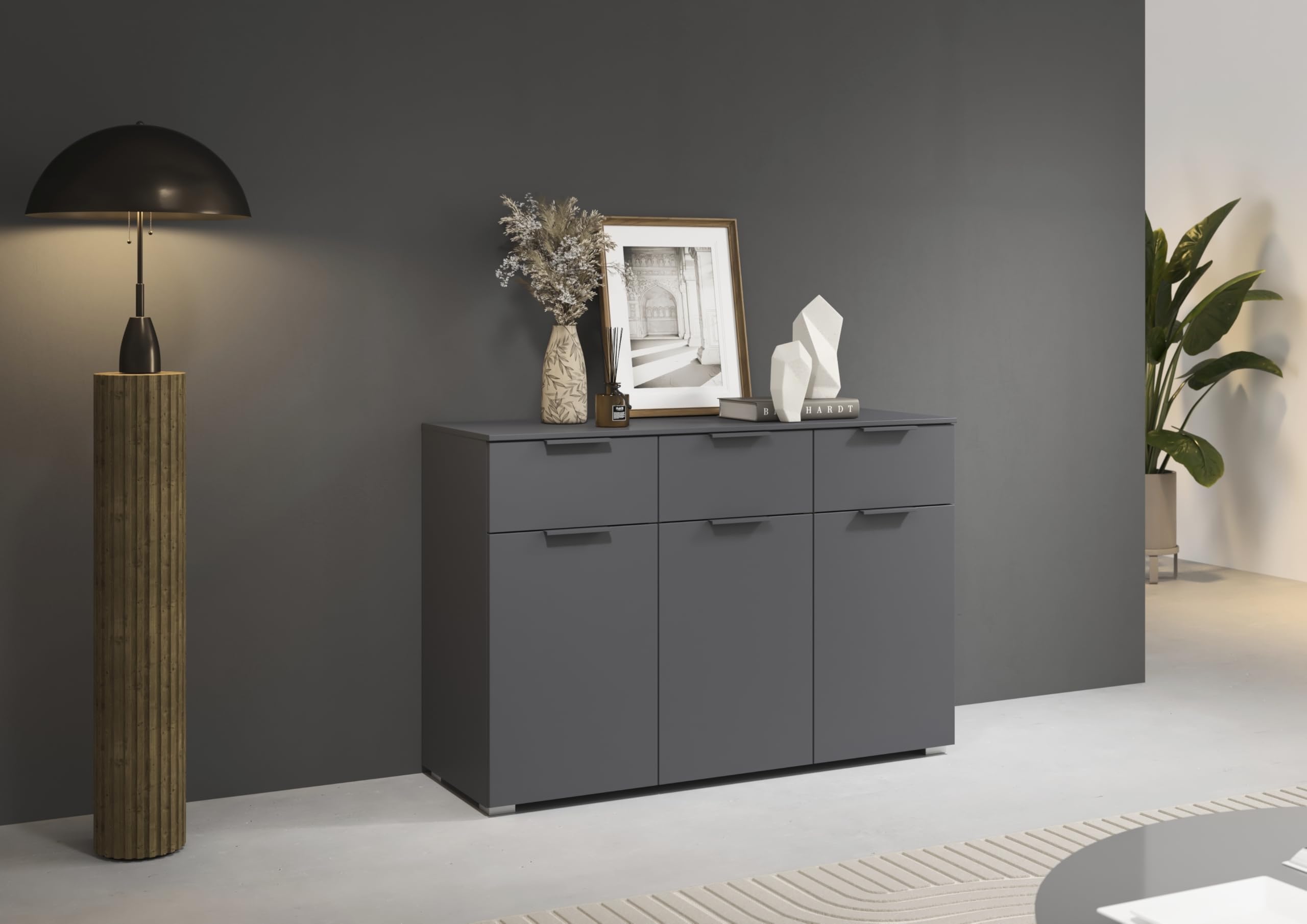 Rauch Möbel Alabama, Kommode für Schlafzimmer, Kinderzimmer, Garderobe, Flur, 3-türig, mit 3 Schubladen, Soft-Close-Funktion, Farbe Grau metallic, Schwarz, Maße 120x81x42cm | Sideboard 3-türig, 3 Schubladen, Soft-Close-Funktion, Griff Grau metallic, für S