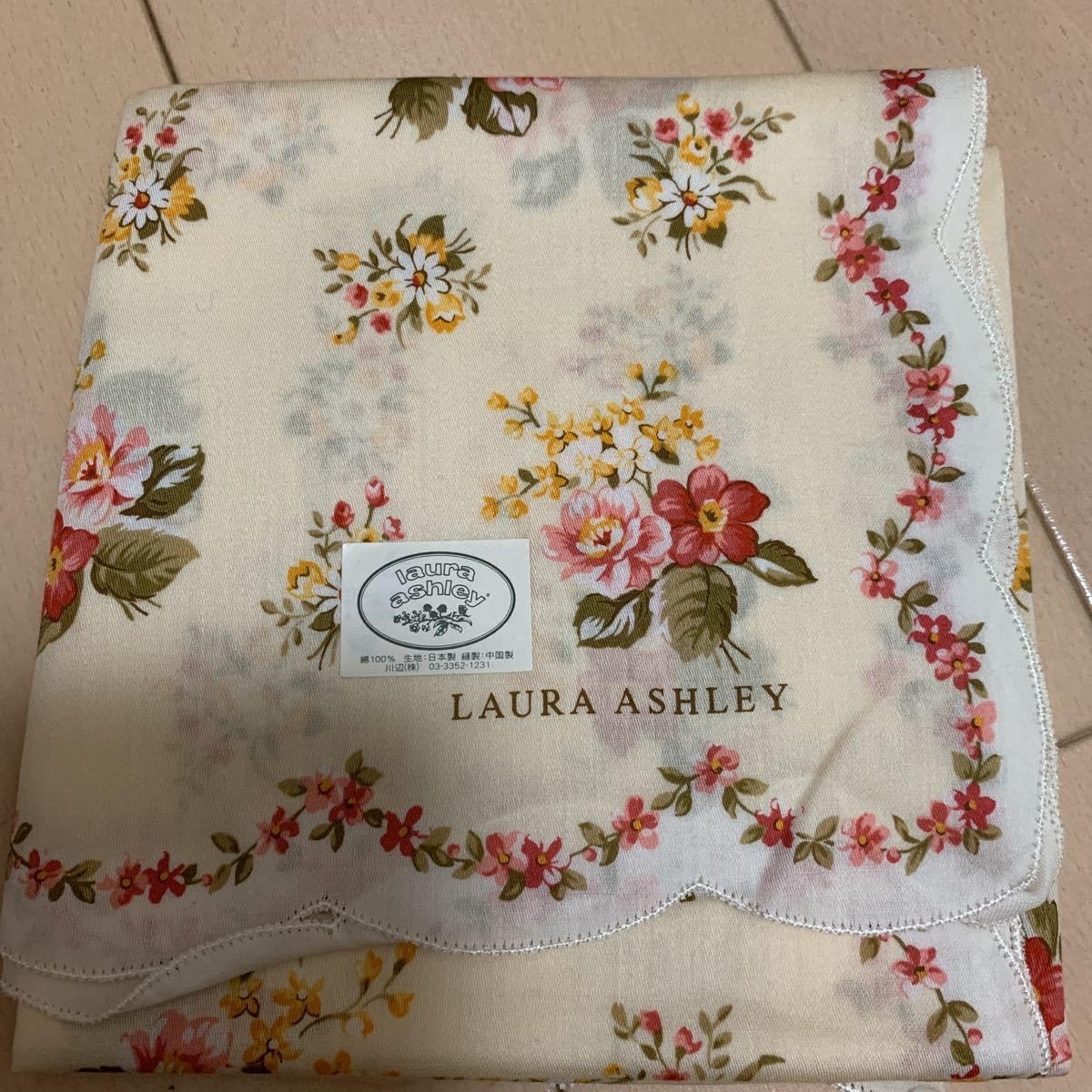 Amazon.co.jp: ローラアシュレイ LAURA ASHLEY 大判ハンカチ 花柄 