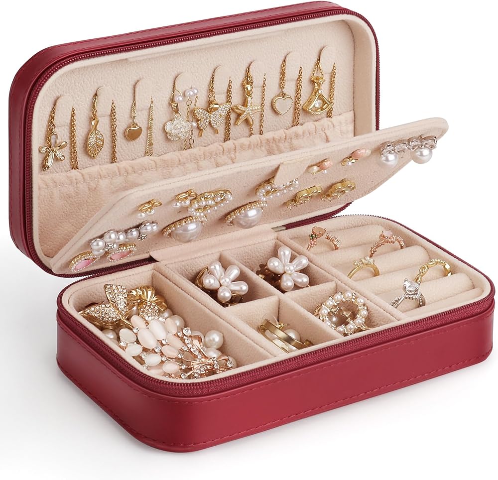 Travel Jewelry Box, PU Leather Portable Jewelry Case, Small Jewelry Boxes for Gifts, Travel Jewelry Organizer for Women Rings Earrings Necklaces Bracelets (Wine Red)
