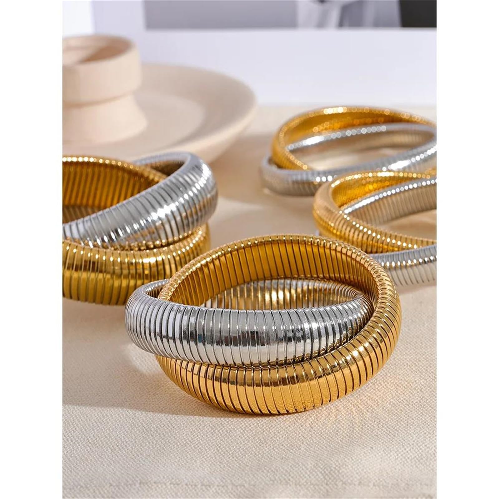 MOCHAMIK Wasserdichter, elastischer Punk-Armreif aus dickem Metall für Damen und Herren mit 18-Karat-Vergoldung, EIN trendiges Schmuckstück für den Bijoux-Stil