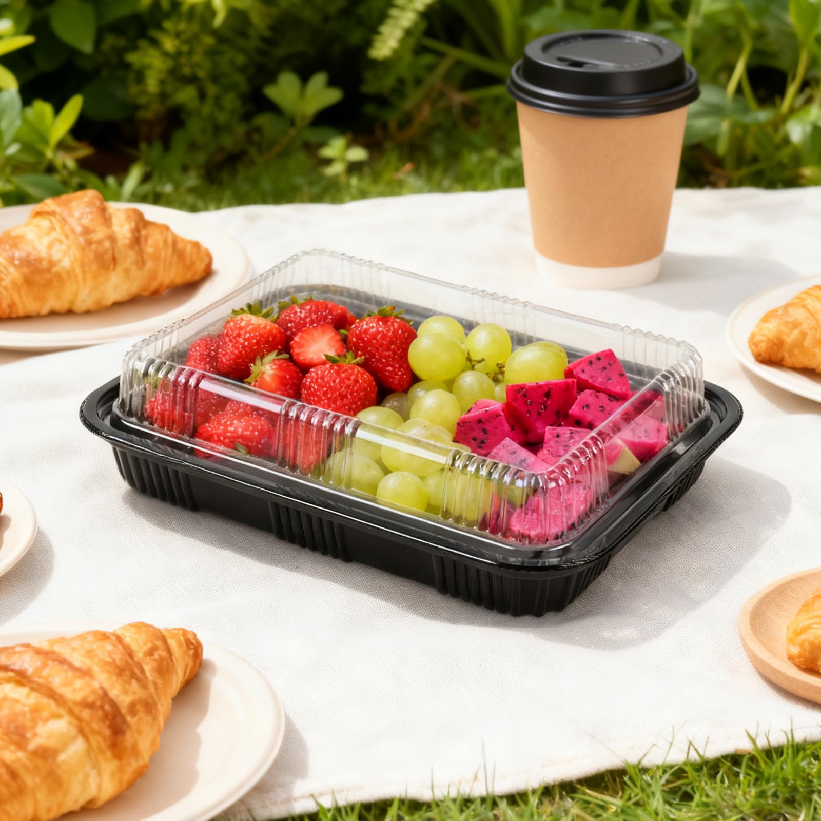 PINGEUI Confezione da 30 vassoi per sandwich con coperchi, vassoi in plastica per buffet con coperchi trasparenti, vassoi riutilizzabili per catering per feste, torte, panini, dolcetti, sushi e