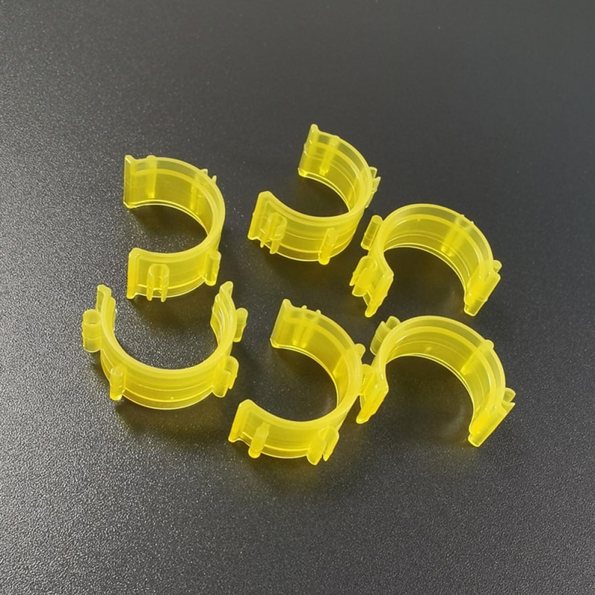 NUOBESTY 5 Sätze Halbmond Klemme Einfädler Spulenschoner Handnähmaschinen Nähspulen Maschinenspulen Spulenklammern Nähprodukte Faden Für Nähmaschine Garnrollenhalter Plastik 100 Stück * 5