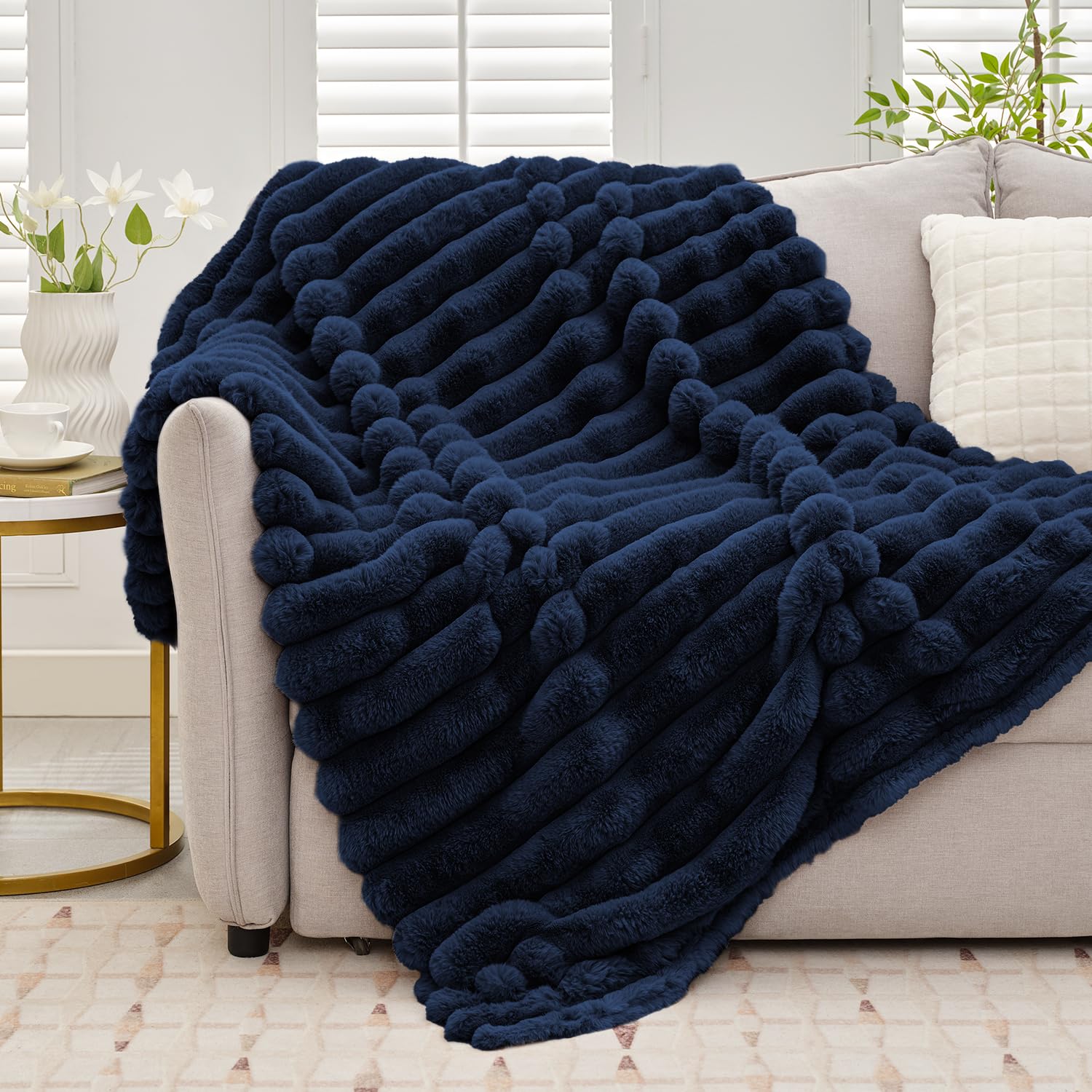 Amazon.com: Tejoe Cozy Soft Faux Fur Throw Blanket, Warm Thick