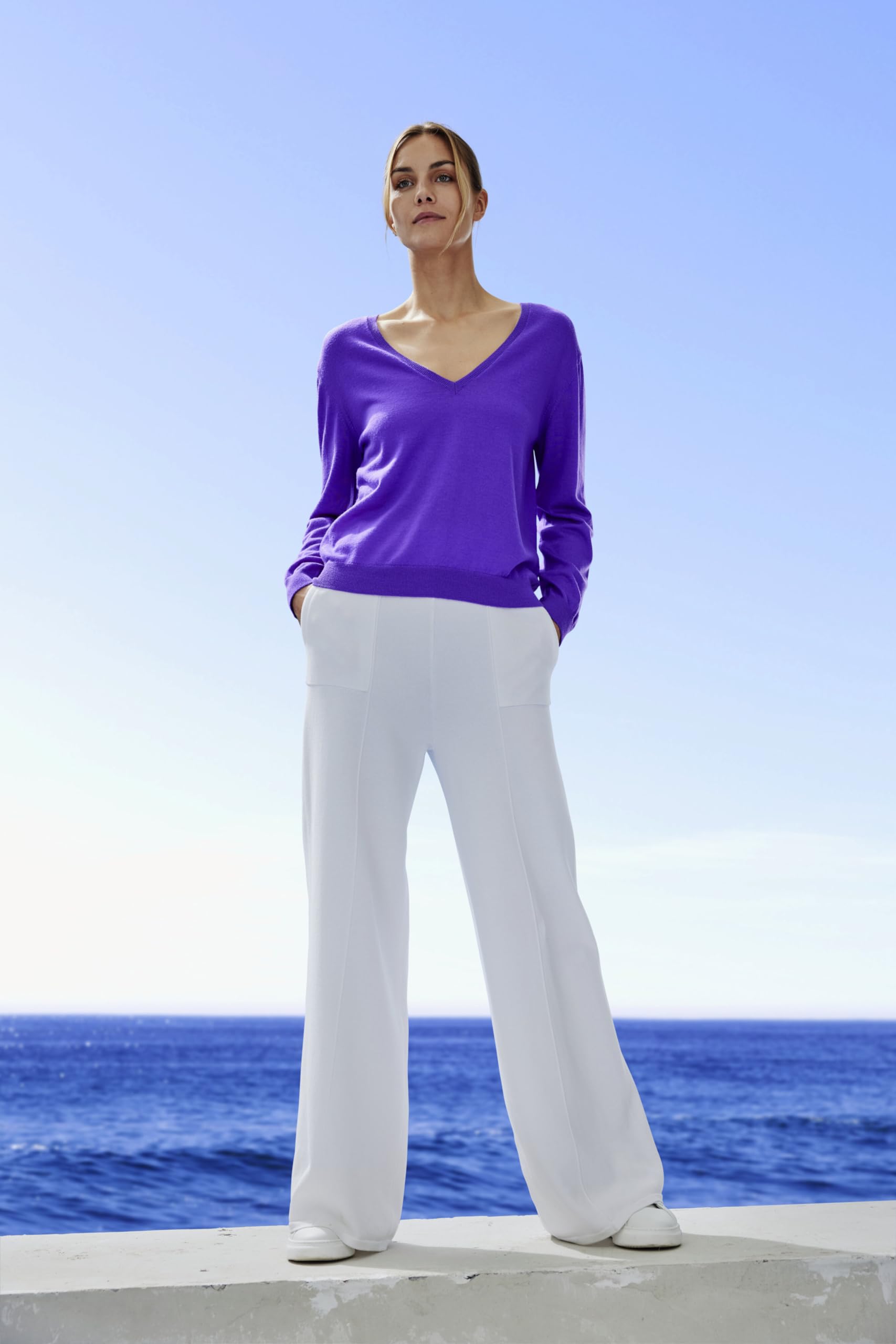 FALKE Mujer Basic New Merino V-Neck suéter pulóver Elegante clásico para el Trabajo y el Tiempo Libre con Cuello en v Transpirable regulación climática antiolor Lana 1 Pieza
