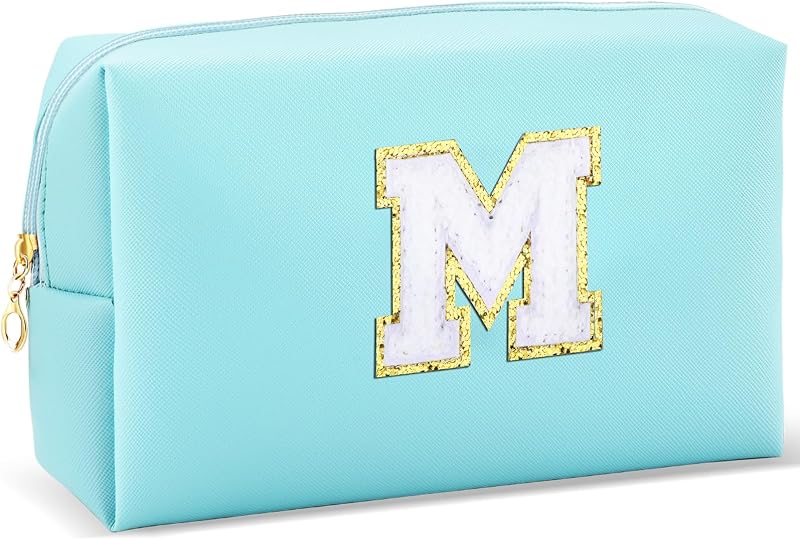 Necessaire de maquiagem URSKYTOUS com inicial M, azul, fechamento com zíper