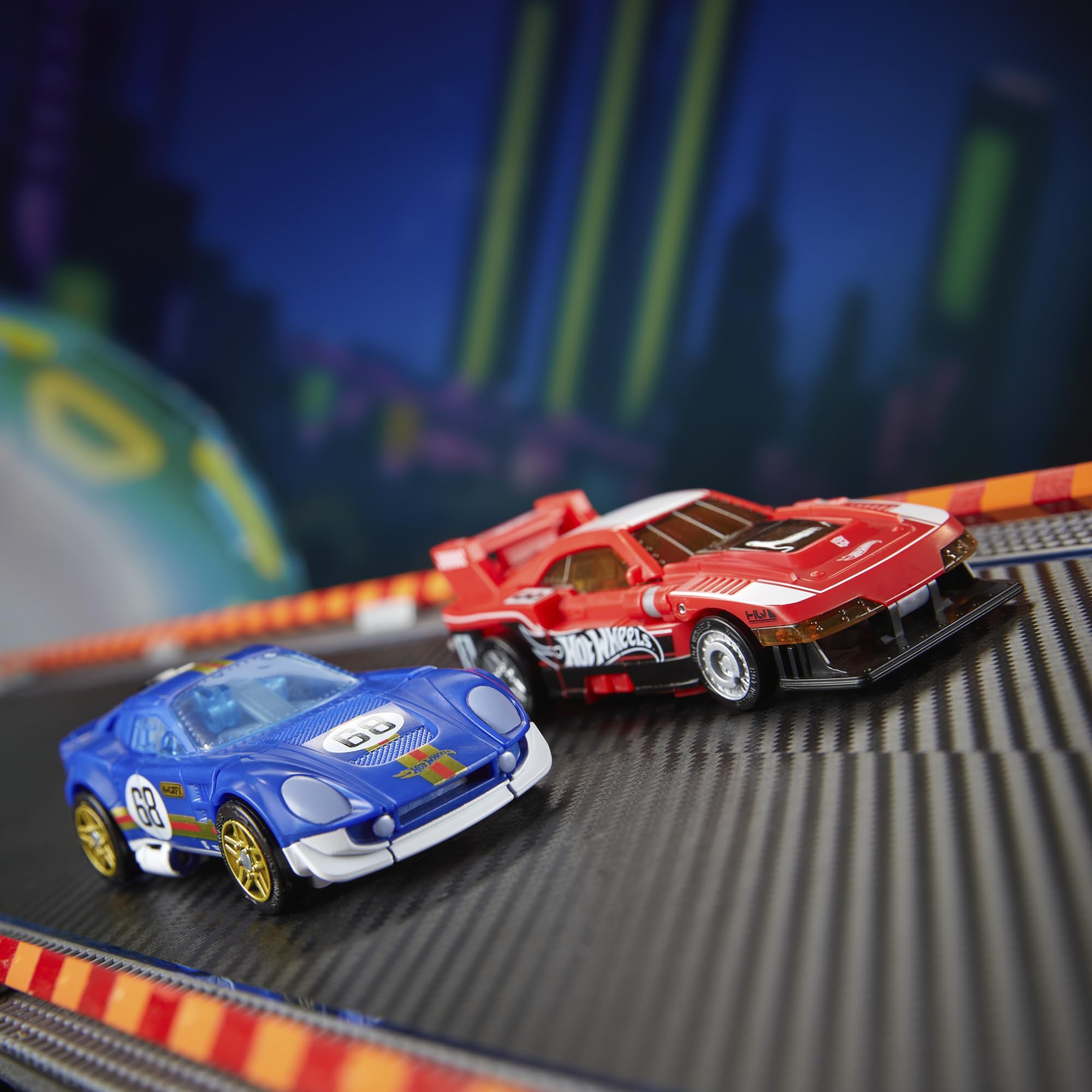 Transformers Collaborative Hot Wheels® / Transformers El Segundo Coupé, 12,5-centymetrowa figurka robota klasy Deluxe, przekształca się w wyścigówkę, wiek: od 8 lat