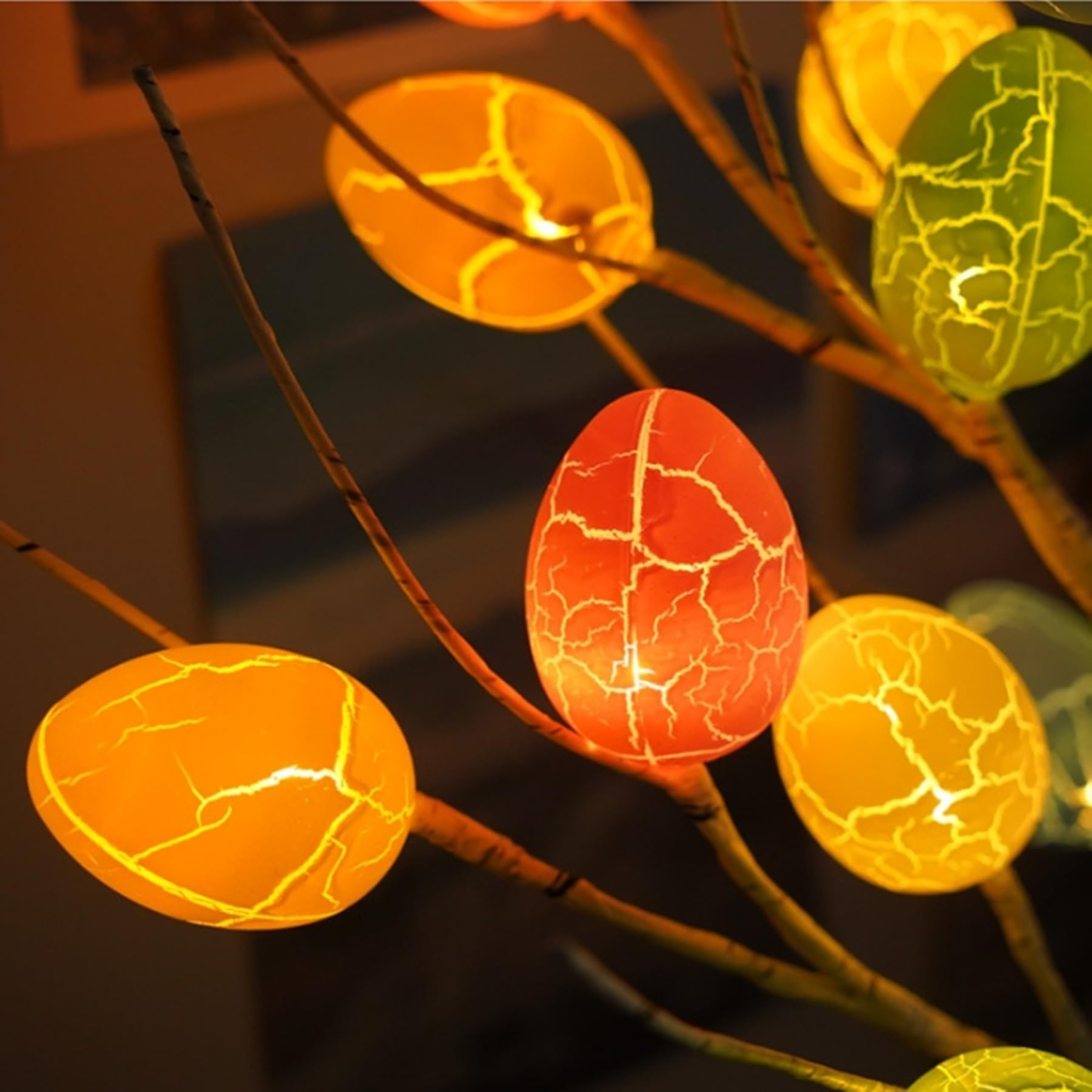 Albero LED pasquale con uova appese di Pasqua / Decorazione