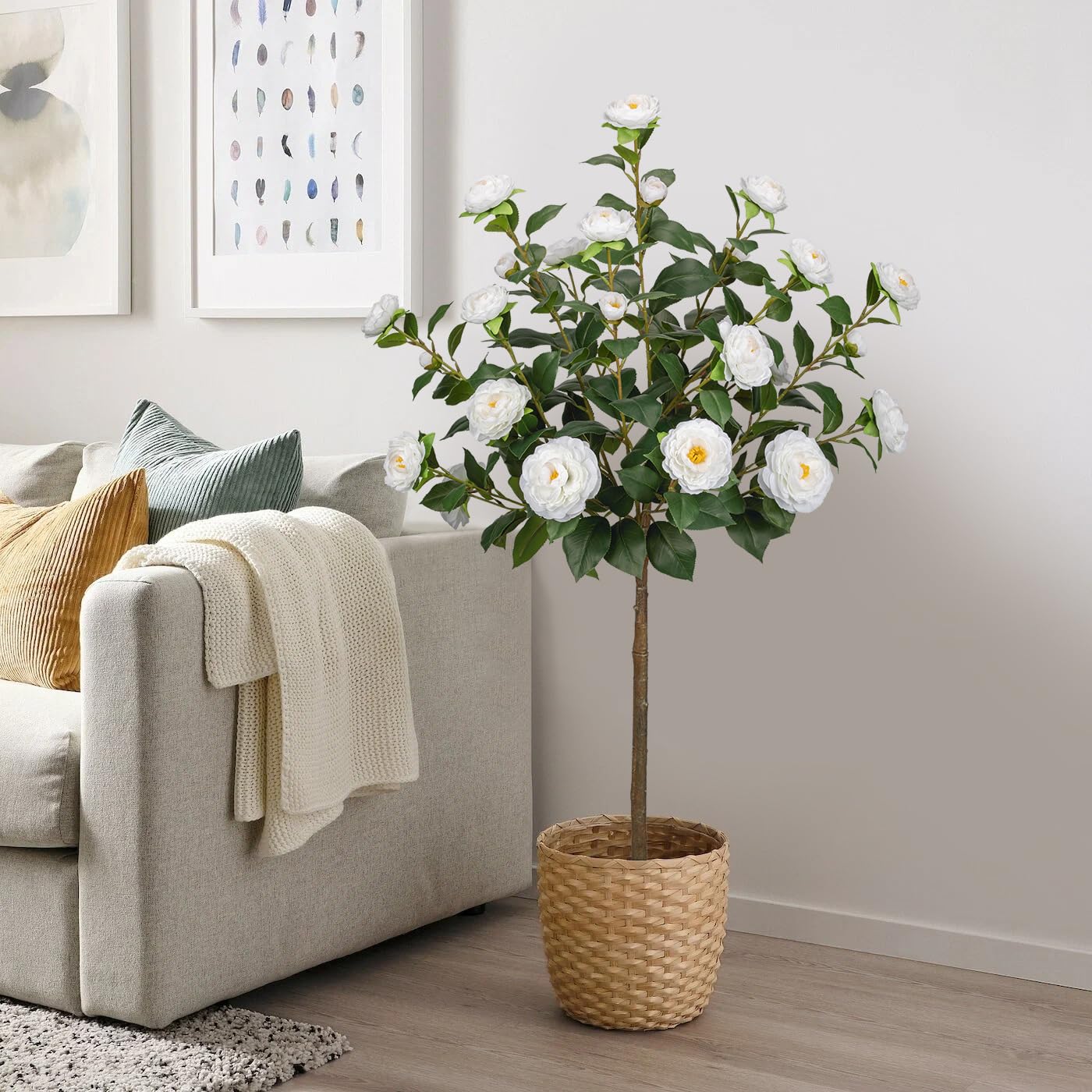 Künstlicher Kamelienbaum, künstliche Kamelienpflanze mit weißen Blumen, künstliche Blumenpflanze, blühender Baum in schwarzem Topf für drinnen und draußen, Büro, Zuhause, Haustür, Veranda, Dekoration,