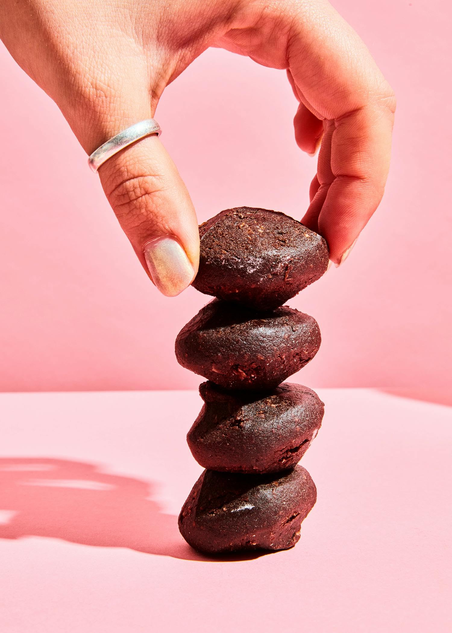 KoRo - Protein Ball saveur Brownie 14 x 30 g - Source de protéines végétales (16g/100g) - À base de dattes et de cacao - Snack vegan