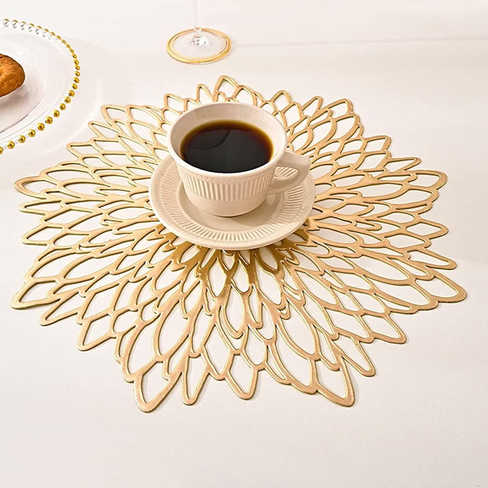 Placemats for Dining Table Gold, Set de Table Vintage Lot de 10 Fleurs Creuses de Style Européen PVC sous Assiette 36cm