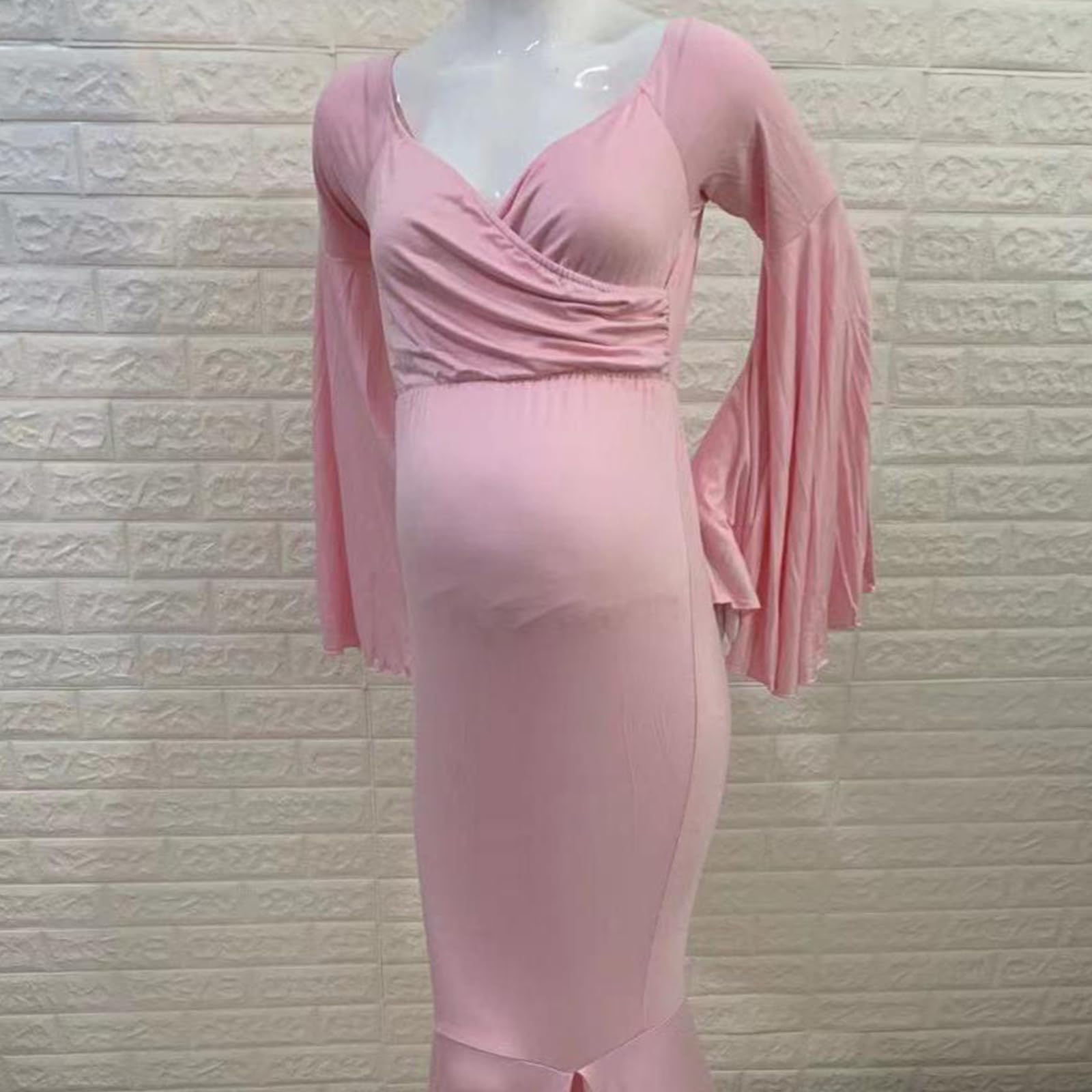 Stylowa sukienka ciążowa z odsłoniętymi ramionami bodycon suknia z falbankami i płynnym trenem na sesje zdjęciowe sukienka maxi z marszczonymi rękawami