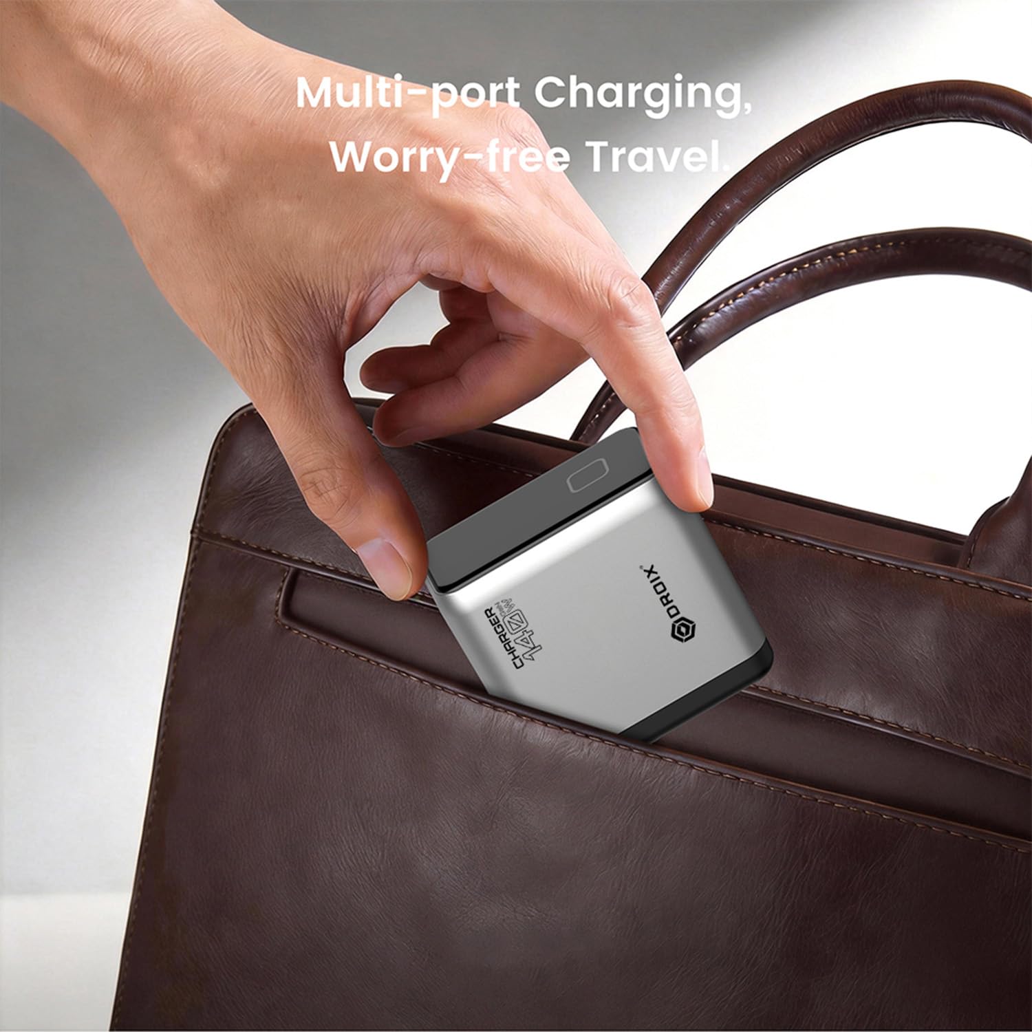 DROIX 140W Caricatore USB-C GaN: 4 Porte PD 3.1 con Display LCD & Adattatori (US/UK/EU). Compatibile con MacBook Pro, iPhone, Android [WHITE]