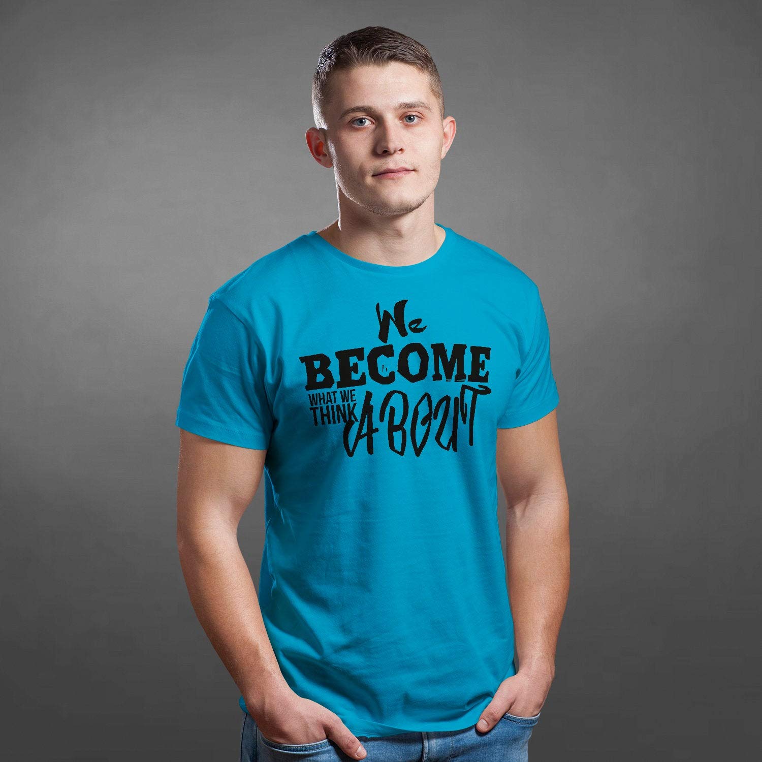 We Become camiseta unisex con frase personalizada, inspiradora para hombres, camiseta motivadora positiva con lema de motivación Gris gris XL