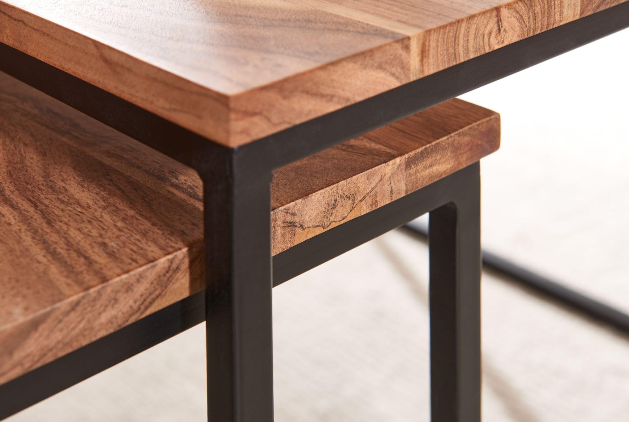 FineBuy Couchtisch 2er Set Akazie Massivholz quadratisch · Wohnzimmertisch Set mit schwarzem Metallgestell · Handgefertigte Beistelltische im modernen Industrial Design Satztisch Braun