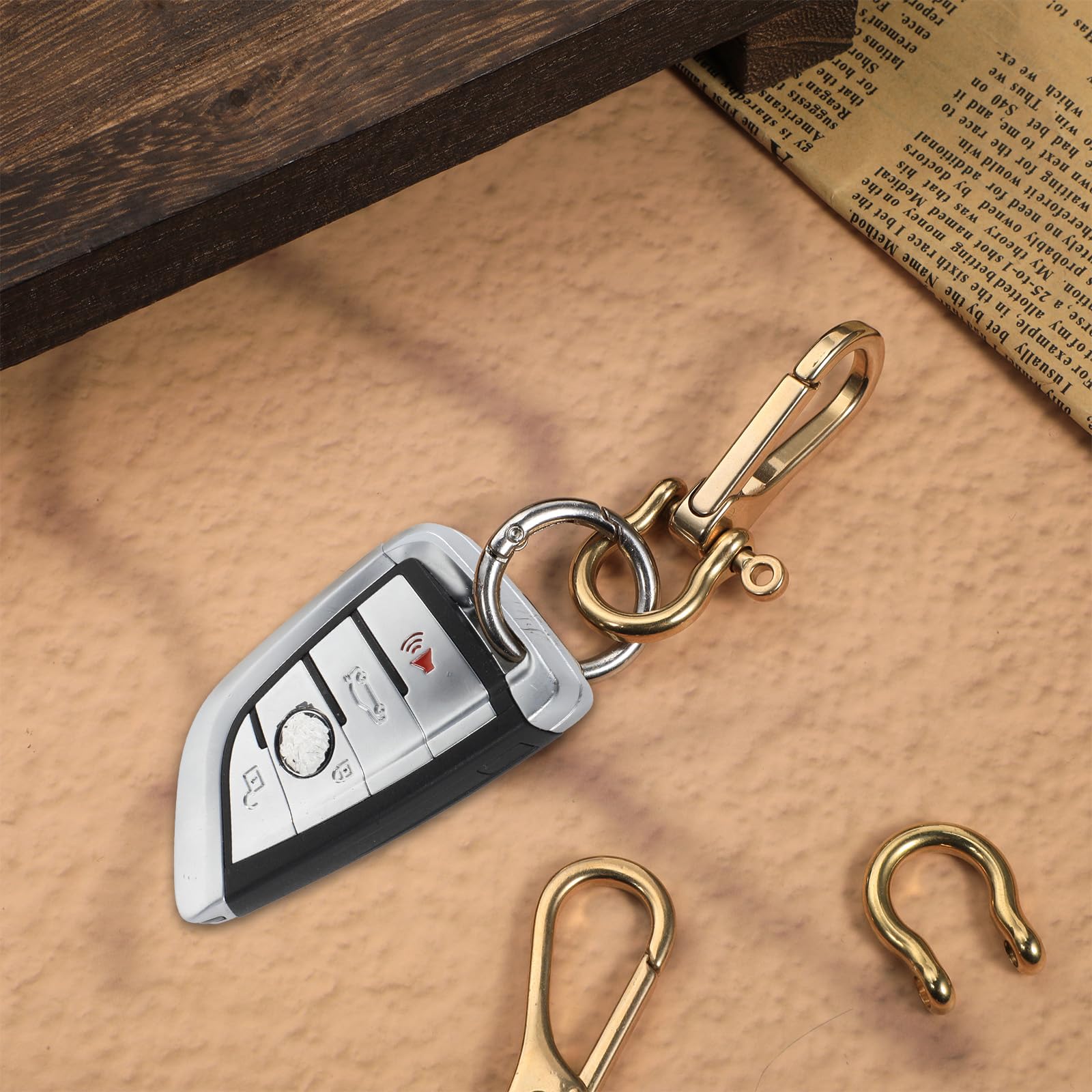 MBAIYO Brass Keychain Clip, Detachable U Shackle Keychain Heavy Duty Gold Carabiner Hook for Keys Dog Tag Clip Wallet Chain Purse Accessory for Men and Women(2)