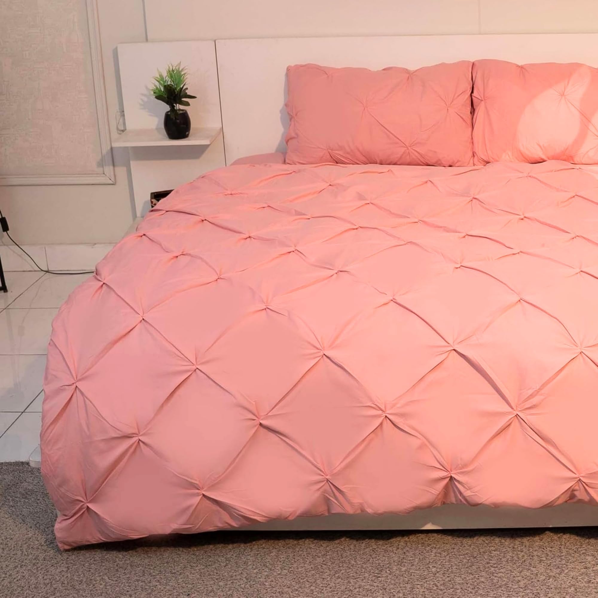 Q&H Double Duvet Cover Set Pillow Pair Cases - Soft Polyester Microfiber Breathable & Washable Comforter Sets - Ultra Soft Comfy Quilt Cover Pintuck Design (Pink, Double 200x200cm)