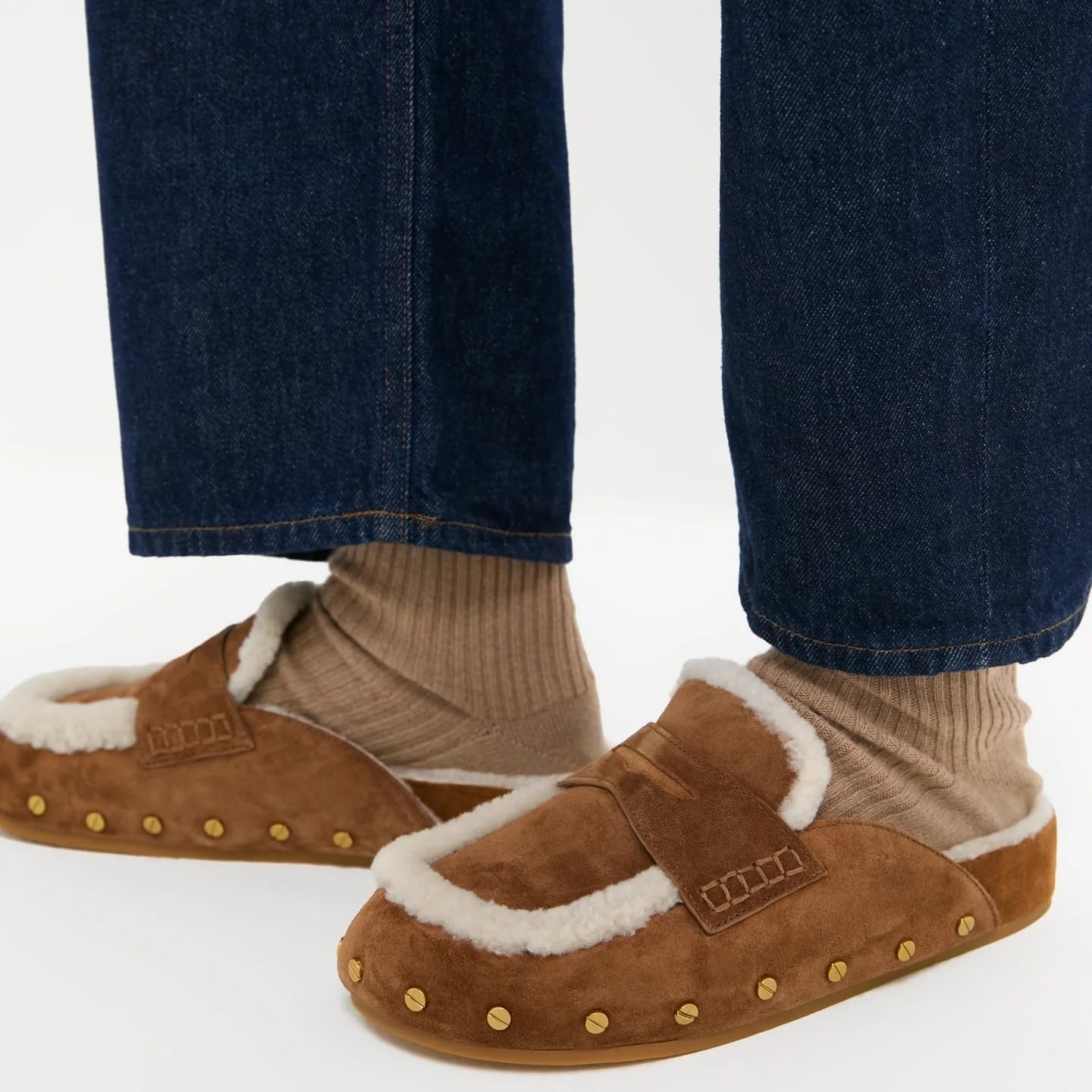 Fur Lined Clogs for Women Fuzzy Studded Slippers Comfortable Slip On Mules Closed Round Toe Fall Winter Casual Flat Shoes