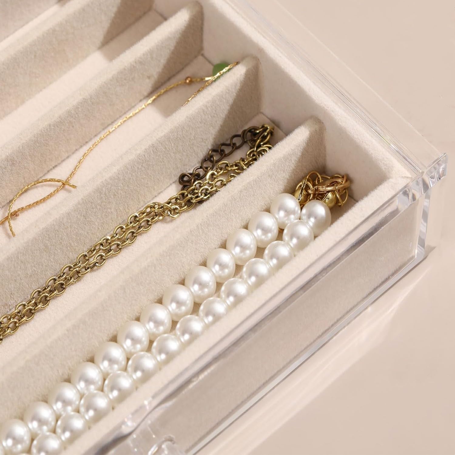 Halskette Aufbewahrungsbox, Acryl Halskette Veranstalter Box mit Samt Tablett, staubdicht Halsketten Halter Display Case für Frauen und Mädchen (Beige, 5 Drawers)