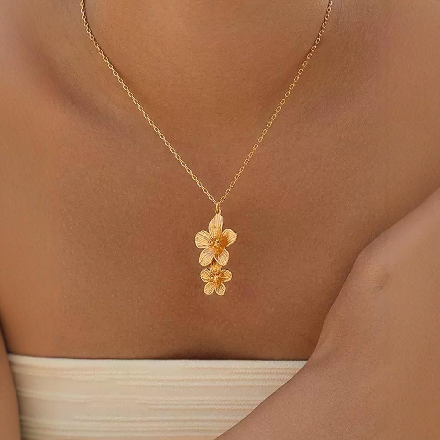 Gold Chunky Flower Necklace for Women Chunky Gold Floral Pendant Necklace Adjustable Statement Flower Choker Necklace Summer Fashion Jewelry Accessories - Image 5