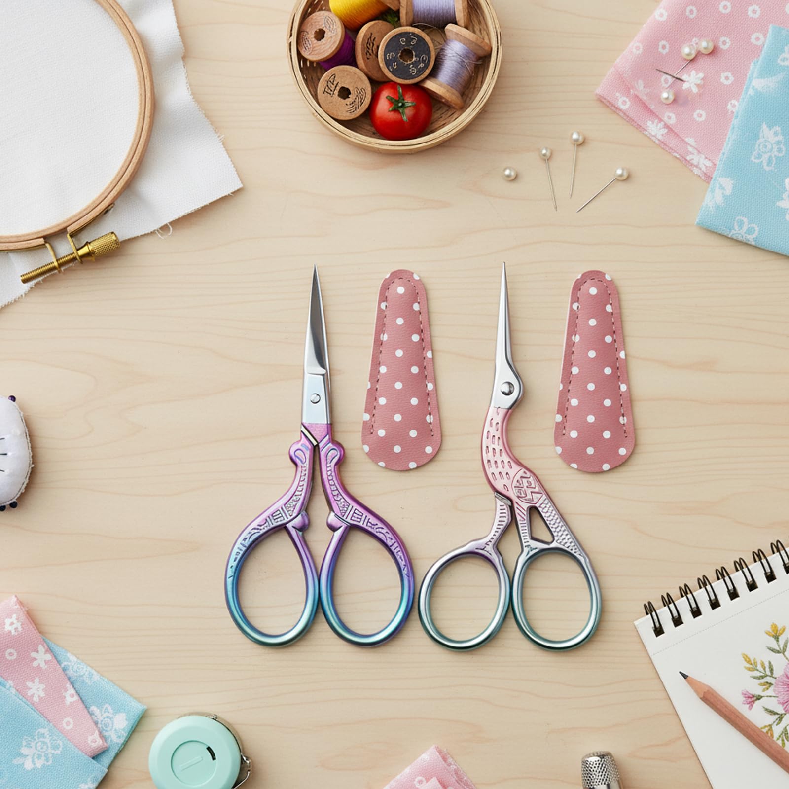 2 Stück Handarbeitsschere, Stickschere Klein Scharf, Fadenschere, Edelstahl Storch Nähschere, Edelstahl Handwerk Schere, für Stickerei, Handarbeiten, Nähen, Basteln mit PU Schere Abdeckung Rosa