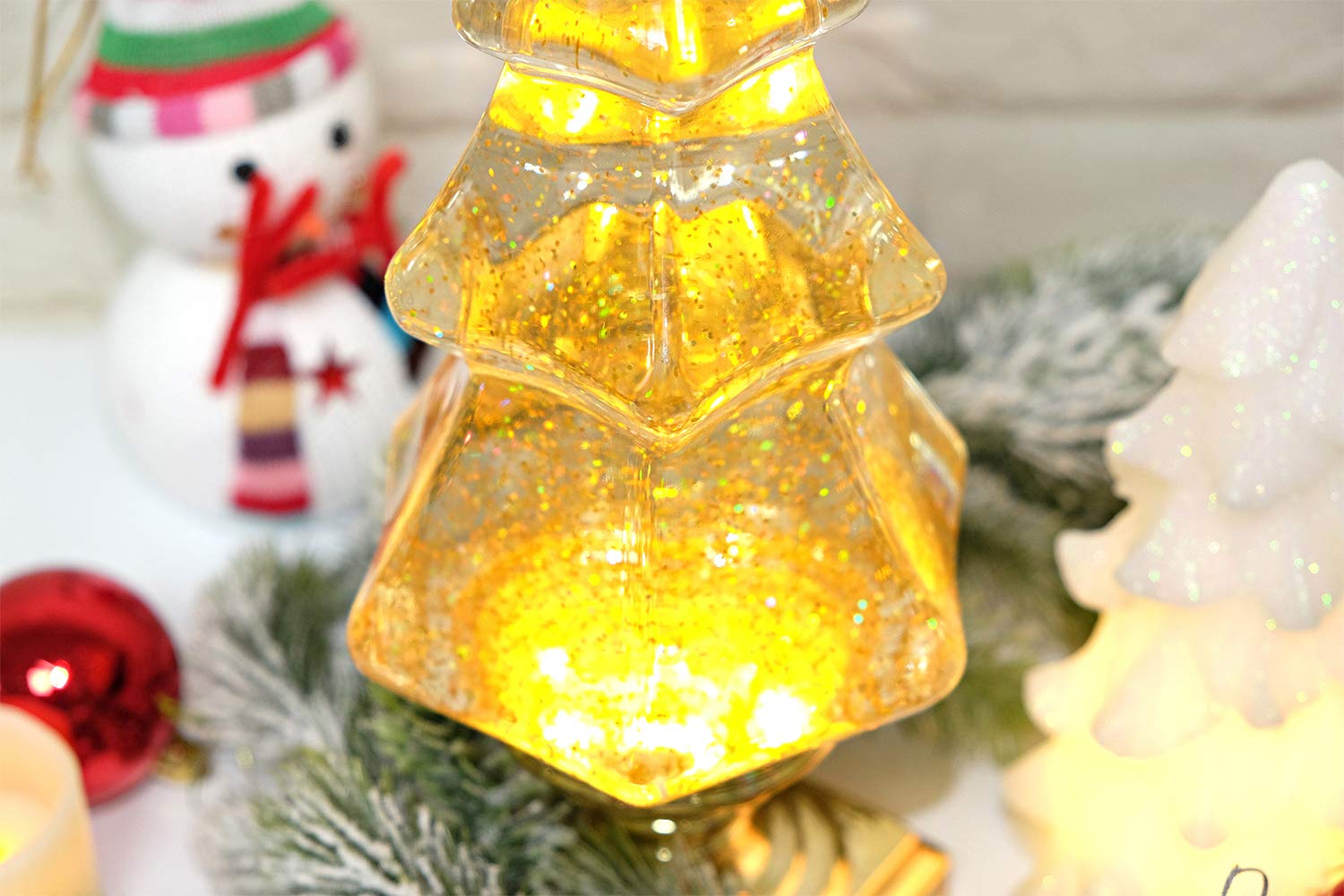 Eldnacele Boule à neige musicale lumineuse en acrylique transparent avec ligne USB et minuterie de 6 heures pour décoration de la maison, piédestal doré de 35,6 cm