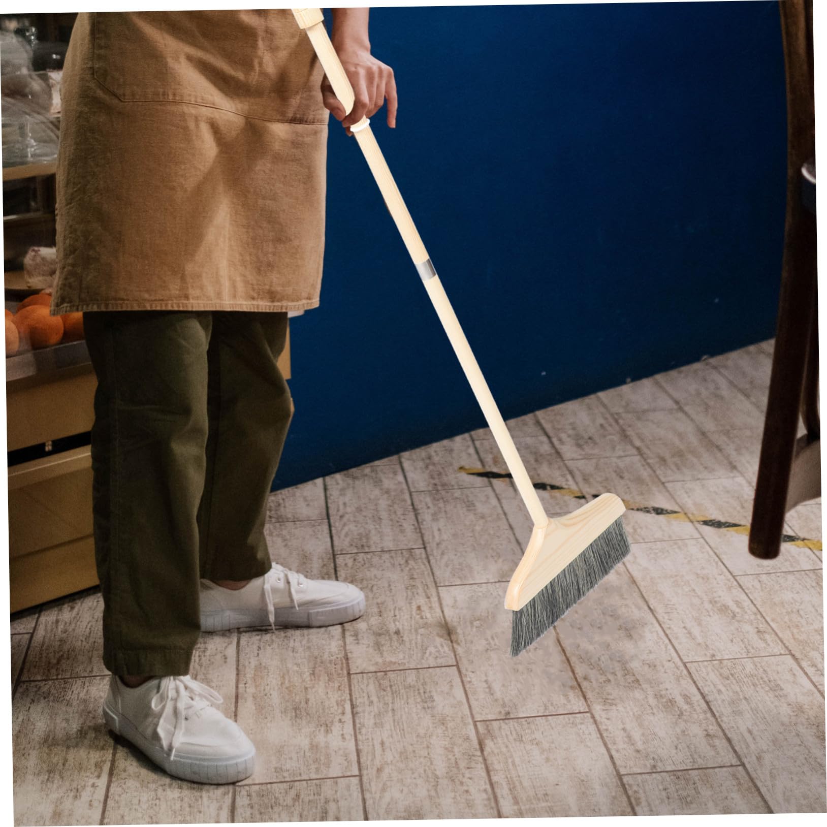 Homoyoyo Escoba de Cerdas Suaves para Limpieza de Suelos Interiores Mango Largo de Madera Adecuado para Barrer Polvo en Hogar y Cocina en Hogar y Cocina