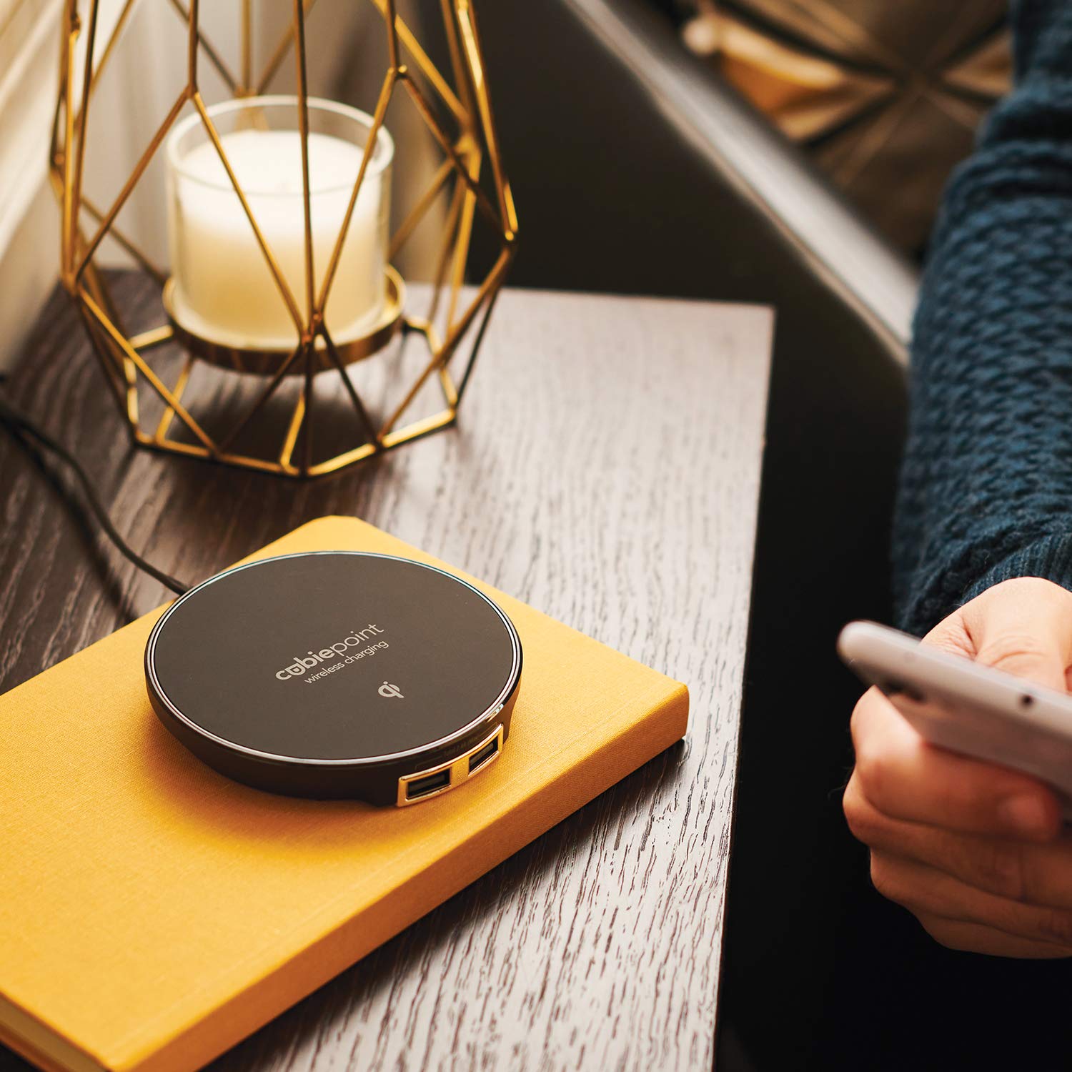 Brandstand | CubiePoint |10W Fast Charge Qi Wireless Charger | 2 USB Ports