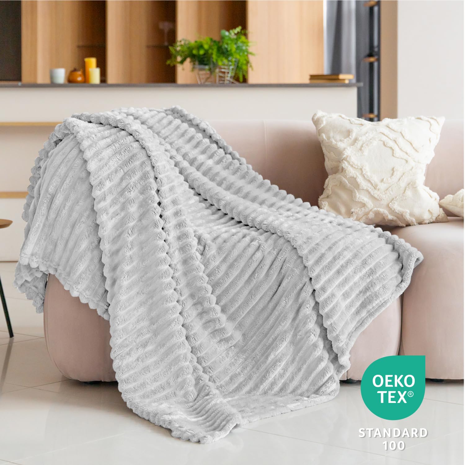 Dreamzie Kuscheldecke Flauschig – Fleecedecke 220x240 Cm – Flanell Sofadecke, Grau – Extra Weich & Warm – Ideal Für Bett, Couch & Reisen – Maschinenwaschbar Streifenmuster Decke