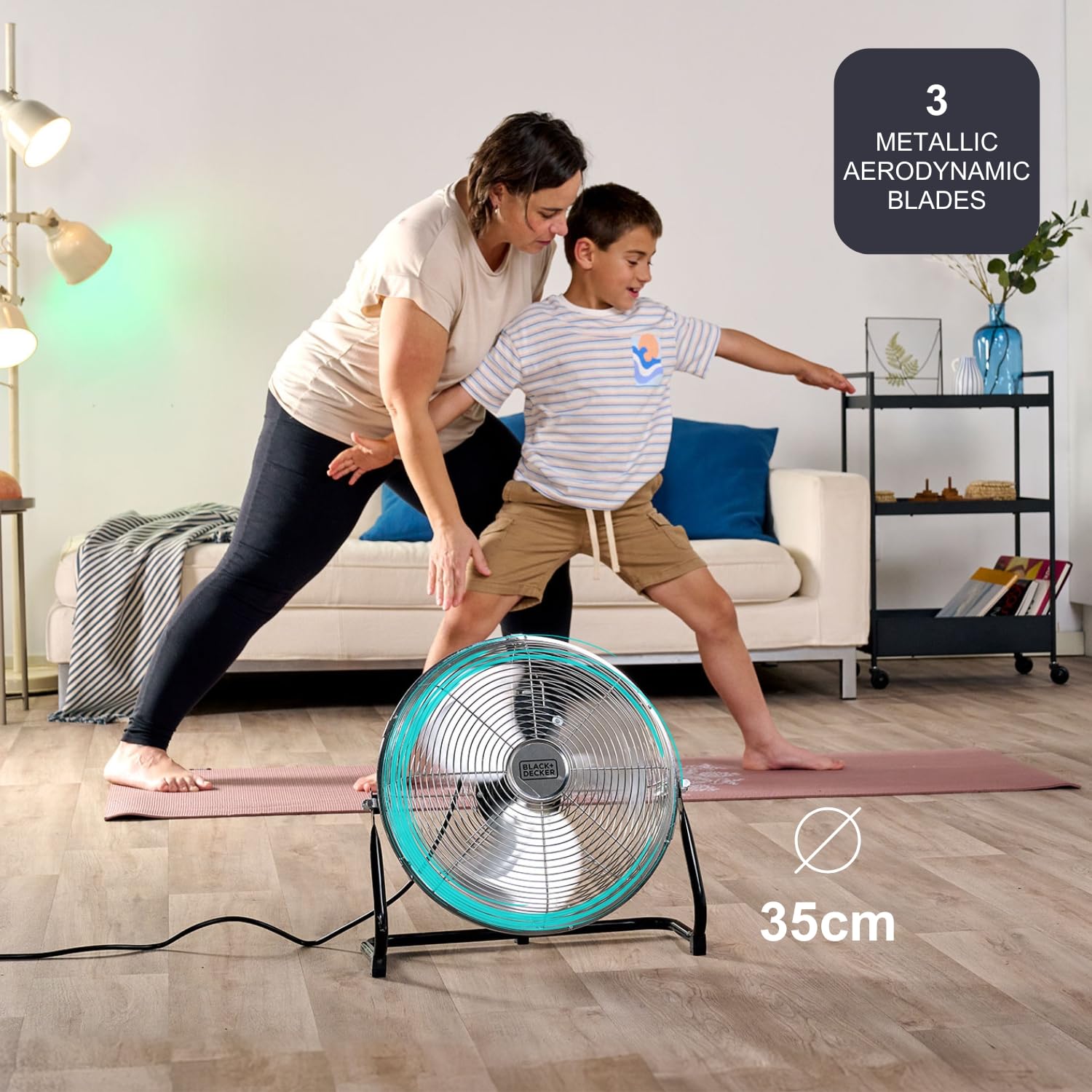 BLACK+DECKER - Ventilatore da Pavimento 60W | 3 Velocità | Diametro 35 cm | 3 Pale in Metallo | Inclinazione Regolabile | Base Antiscivolo | Maniglia Trasporto | Griglia Smontabile | Organizer Cavi