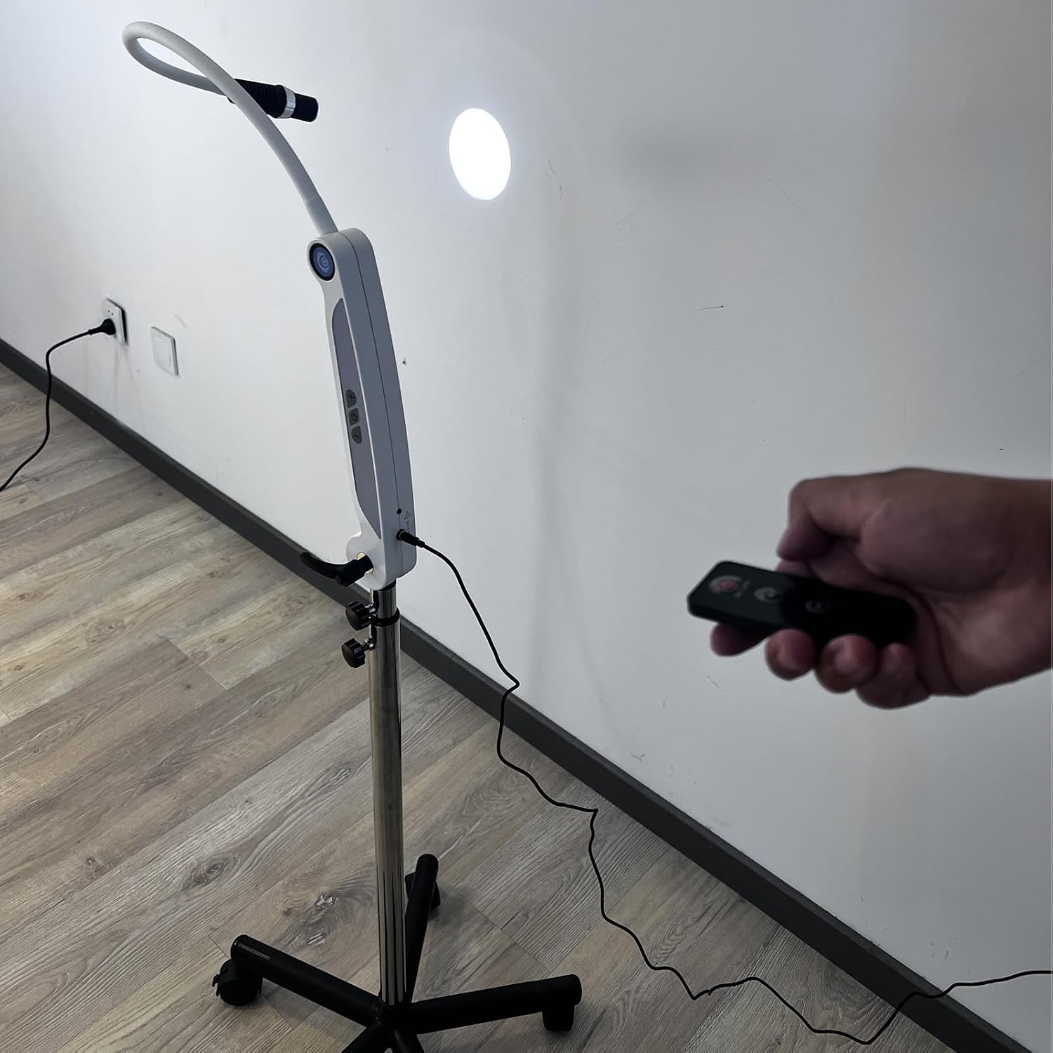 5W Mobile Dental LED Exam Light Floor Standing Type Inspection Lamp with Remote Control Brightness Adjustable KD-2005W-4