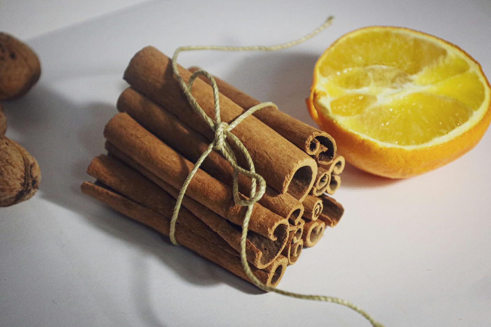 Cinnamon & Orange Wax Melts | 1x 10 Cavity Luxury Handcrafted Clamshell/Snap Bar 50g | Over 40Hrs Burn Time Per Clamshell | Vegan & Pet Friendly | Cruelty & Eco Friendly | Handcrafted UK