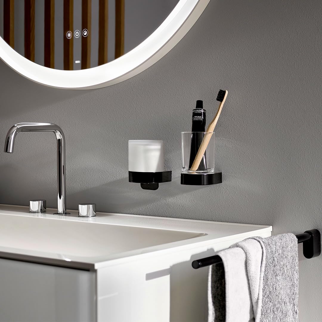 EMCO Flow Flüssigseifenspender zur Wandmontage, eleganter Seifenspender aus Metall und Kristallglas, hochwertiger Pumpspender für flüssige Seife Chrom Einhand Seifenspender