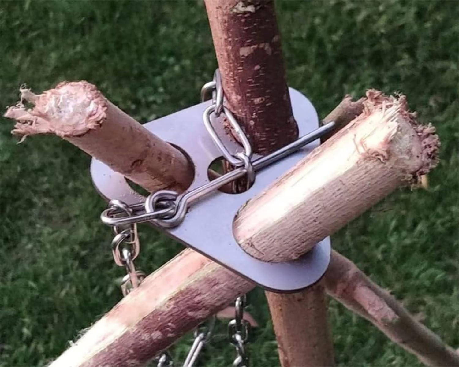 Stativbrett für Feuerstelle, tragbares Camping-Kochstativ Lagerfeuer Grillrost Edelstahl Stativring Zubehör mit verstellbarer Aufhängekette und Haken, kann mit drei Zweigen gebaut werden