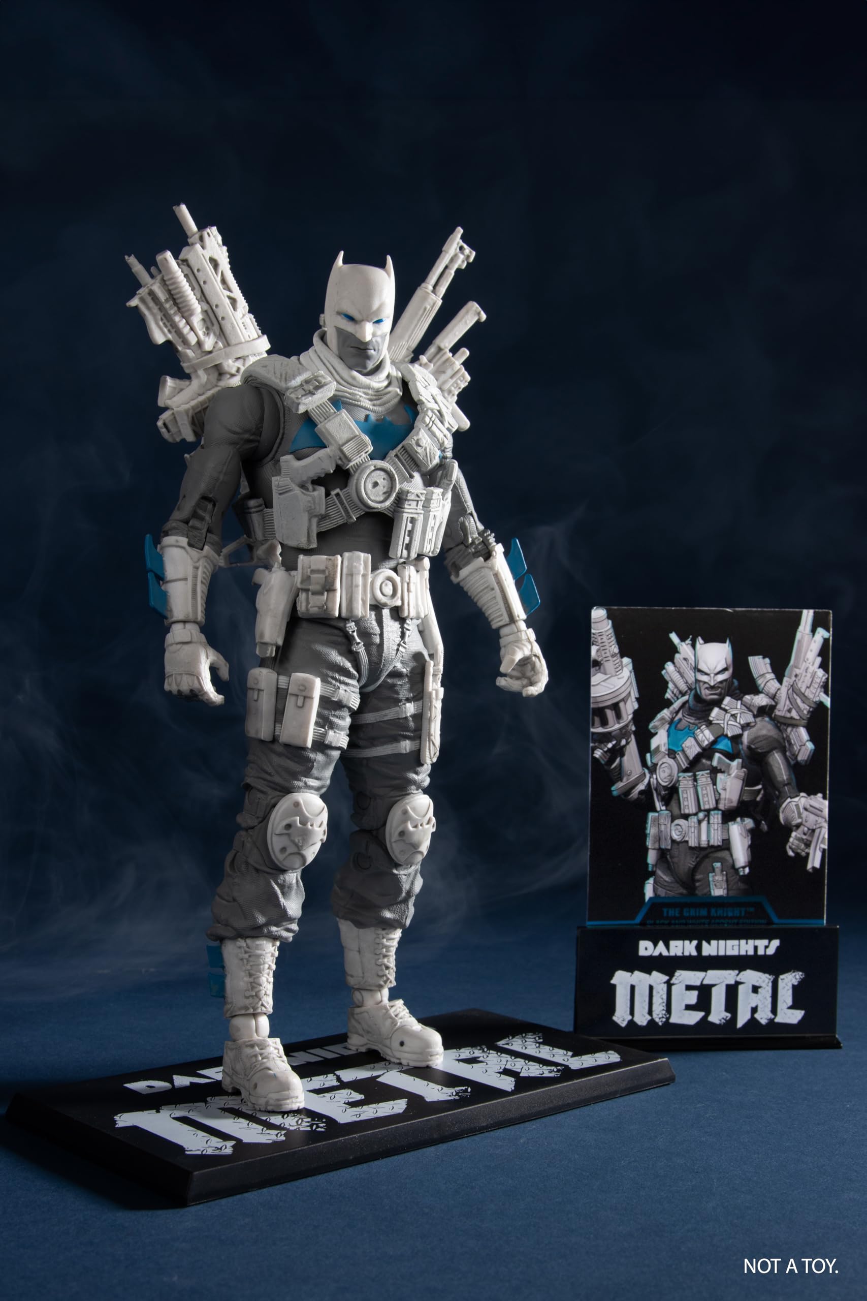 DC Multiverse The Grim Knight Dark Nights Metal, Black & White Accent Edition Gold Label Figurka akcji 17,8 cm
