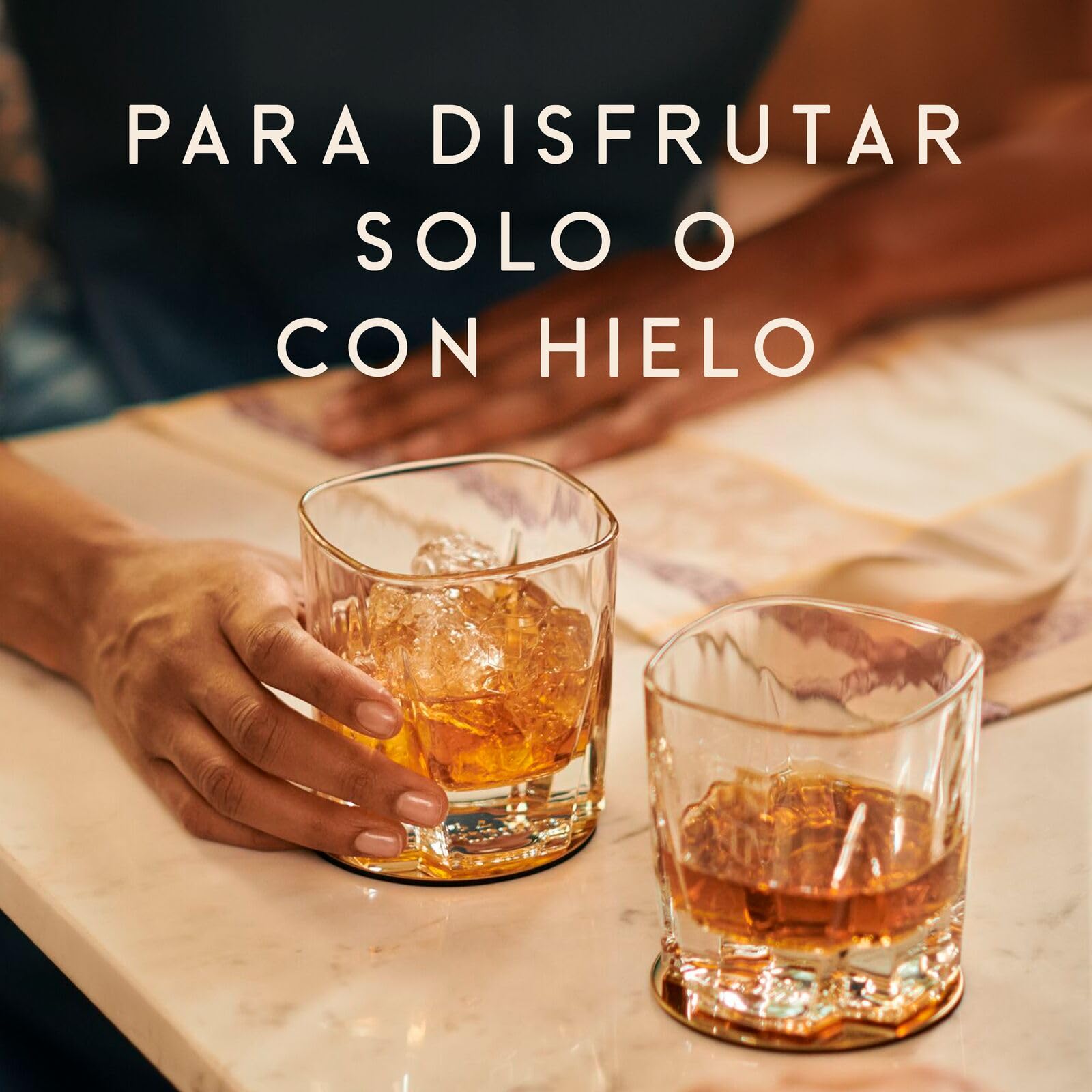 Ron de solera con triple añejamiento Santa Teresa 1796, 40 % vol., 70 cl / 700 ml, ron oscuro venezolano super premium Single State acabado en barricas de roble