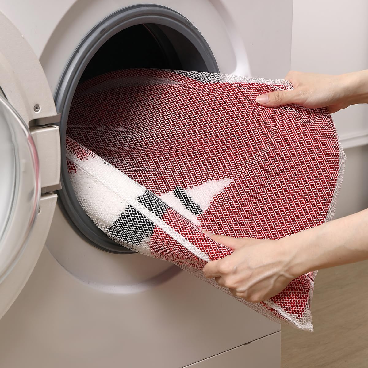 Ankah Red Lips Shaped Rug, Fire Hot Lips Bath Mat, Super Soft Microfiber, Non-Slip, Machine Washable, Quick Dry, Mats for Shower, Bathtub and Floor Accessories, 21.7" x 31.5", Blazing Red Lips