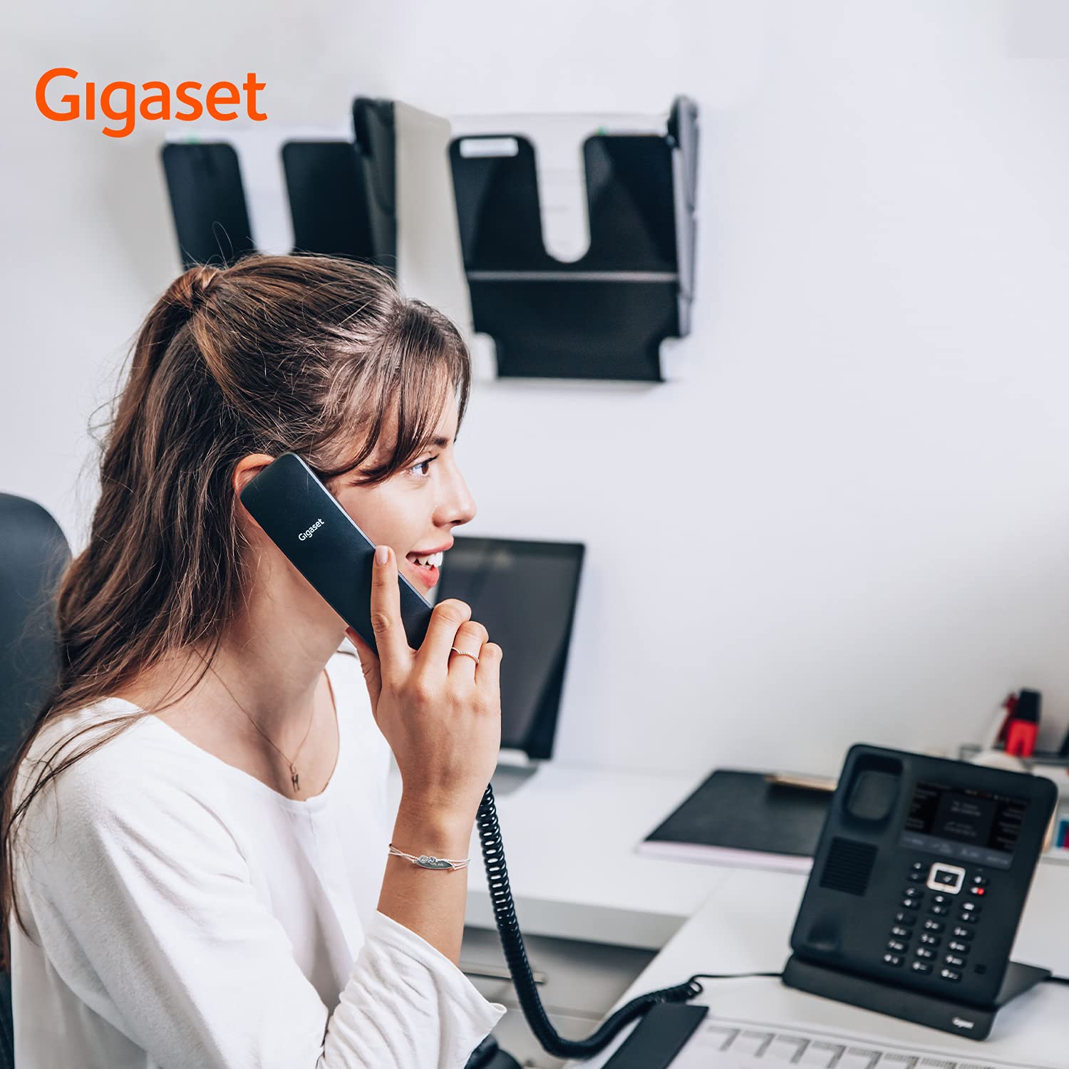 Gigaset Maxwell 2 - IP Telefon, mit bis zu 4 VoIP-Konten - 3,5“-Monochrom-Display - Volltastatur - 8 Funktionstasten für schnelle Bedienung, schwarz