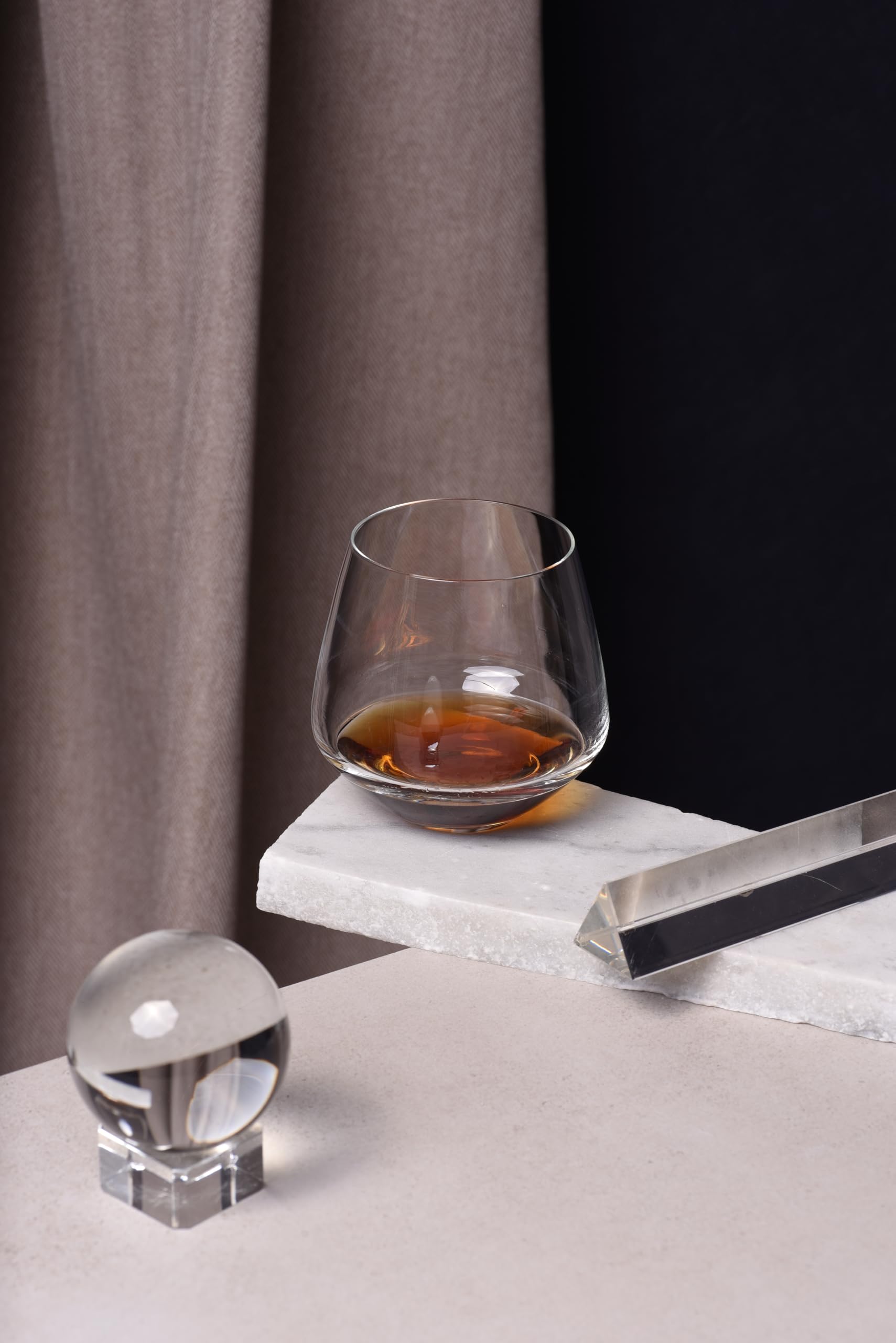 DICTADOR - 12 ans Coffret 2 verres - Rhum - Origine : Colombie - 40% Alcool - Notes de vanille & épices - A déguster pur - 70cl