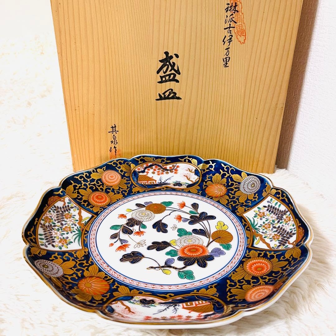 【美品】有田焼・其泉窯/琳派古伊万里様式【盛皿/大皿・直径31.5cm】 Amazon.co.jp: 琳派 古伊万里様式 飾皿 盛皿 美術 有田焼 其泉窯 大皿