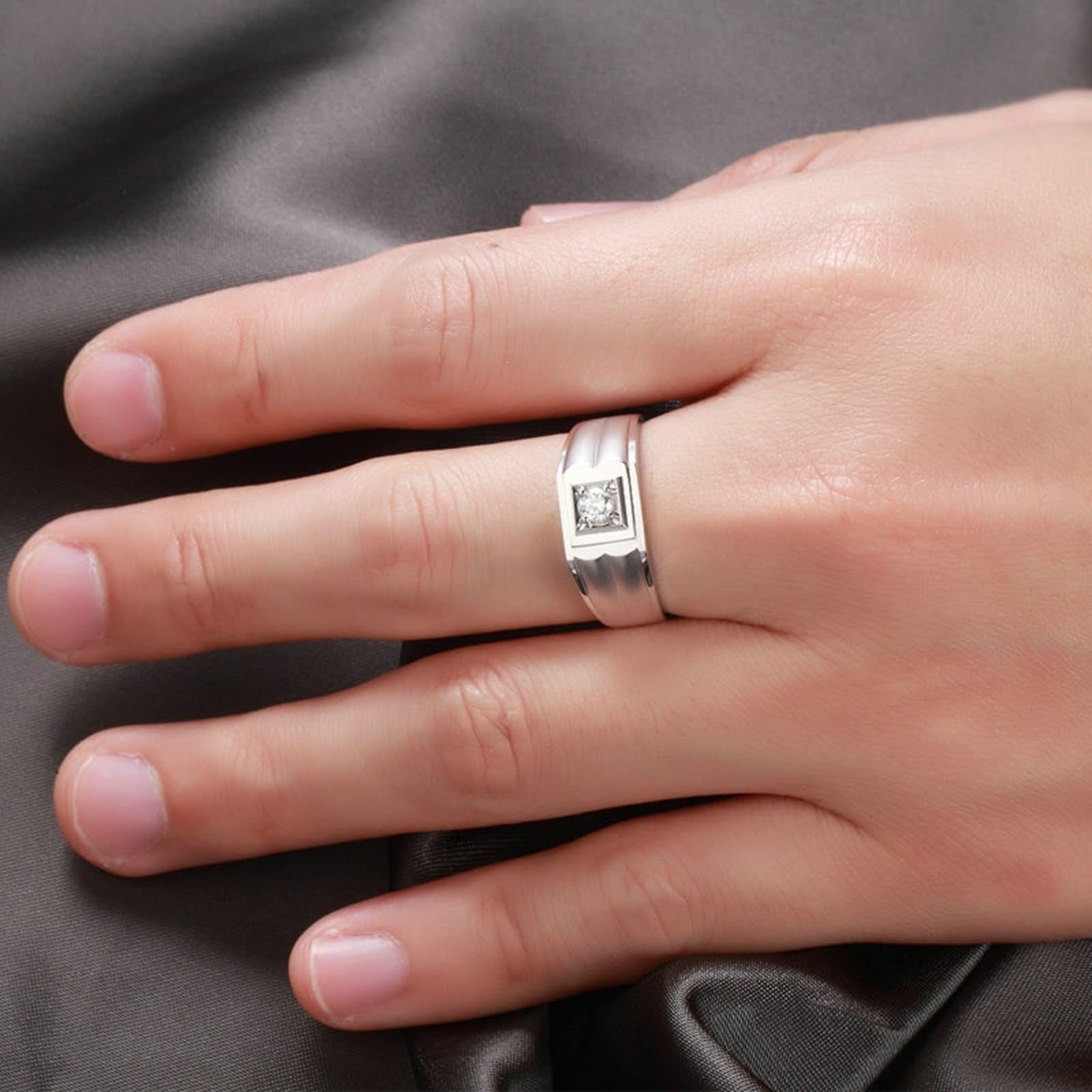 Wycian Anello da uomo in acciaio inox e argento, anello da uomo in oro bianco 750 18 carati, AU750 Lab Diamante 0.144CT Ij taglio rotondo VVS con incisione per Capodanno