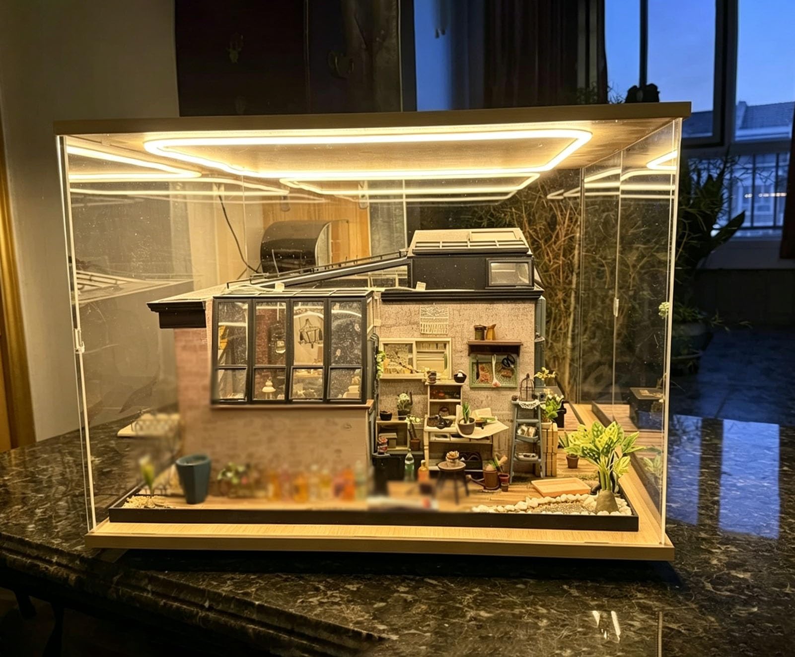 Acryl Vitrine LED-beleuchtete Acrylvitrine mit Fronttür, Stapelbare, Hohe Vitrine Trophäen/Figuren/Modelle, Staubdichte Aufbewahrungsbox, Montage Ohne Klebstoff(30x30xH55cm/12x12x22in)