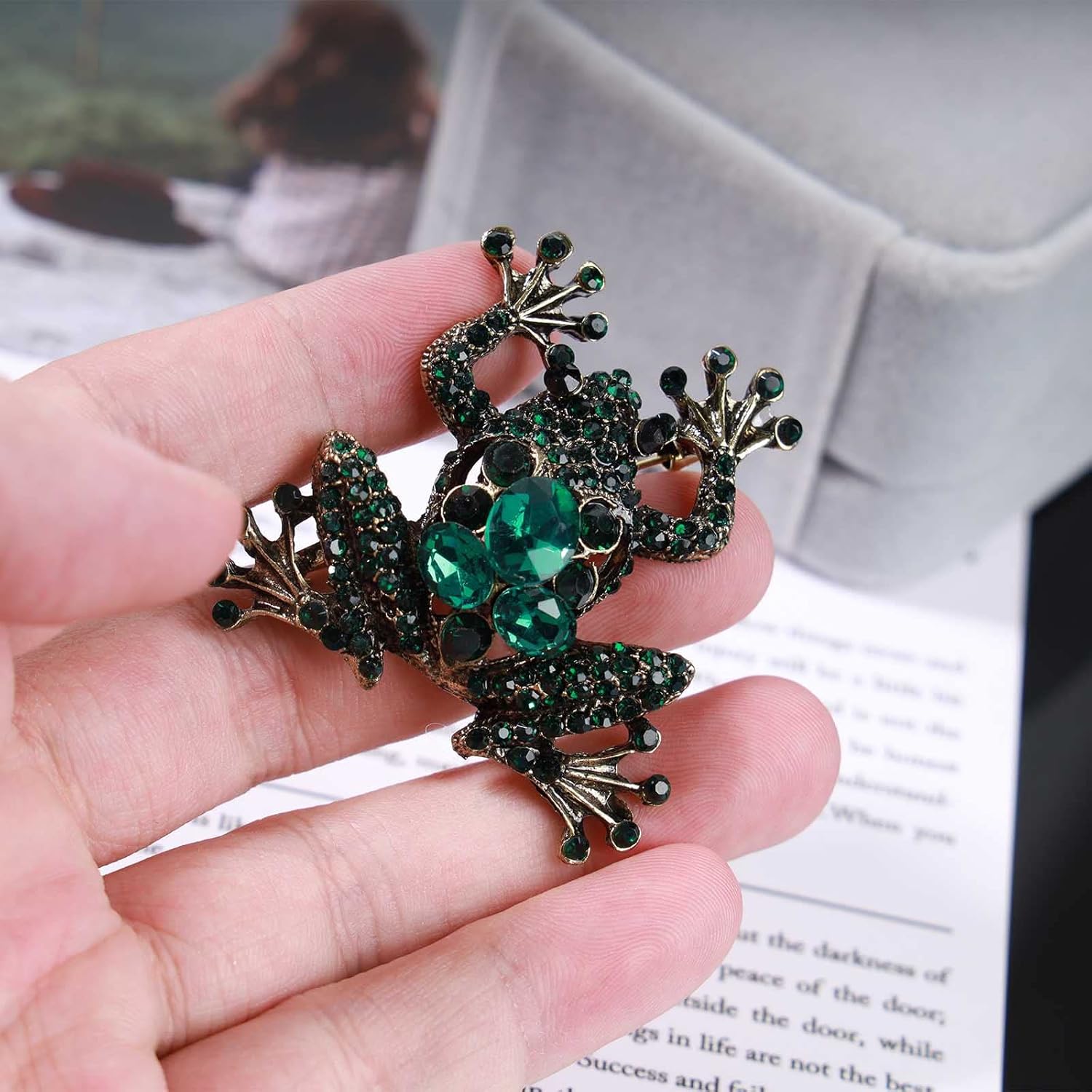 Crystal Green Frog Brooch Vintage Large Enamel Brooch Wedding Bridal Diamond Bouquet Brooch Pin Accessory Gift for Unisex Clothing Corsage - Image 4